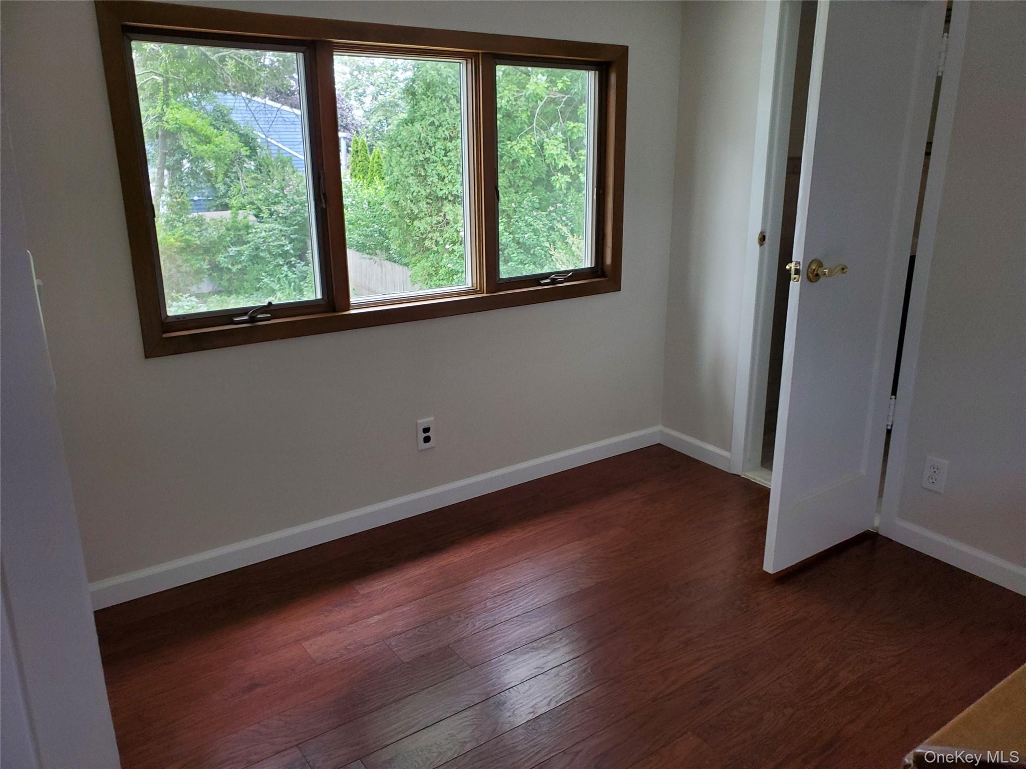 30 Jervis Avenue, Copiague, NY 11726