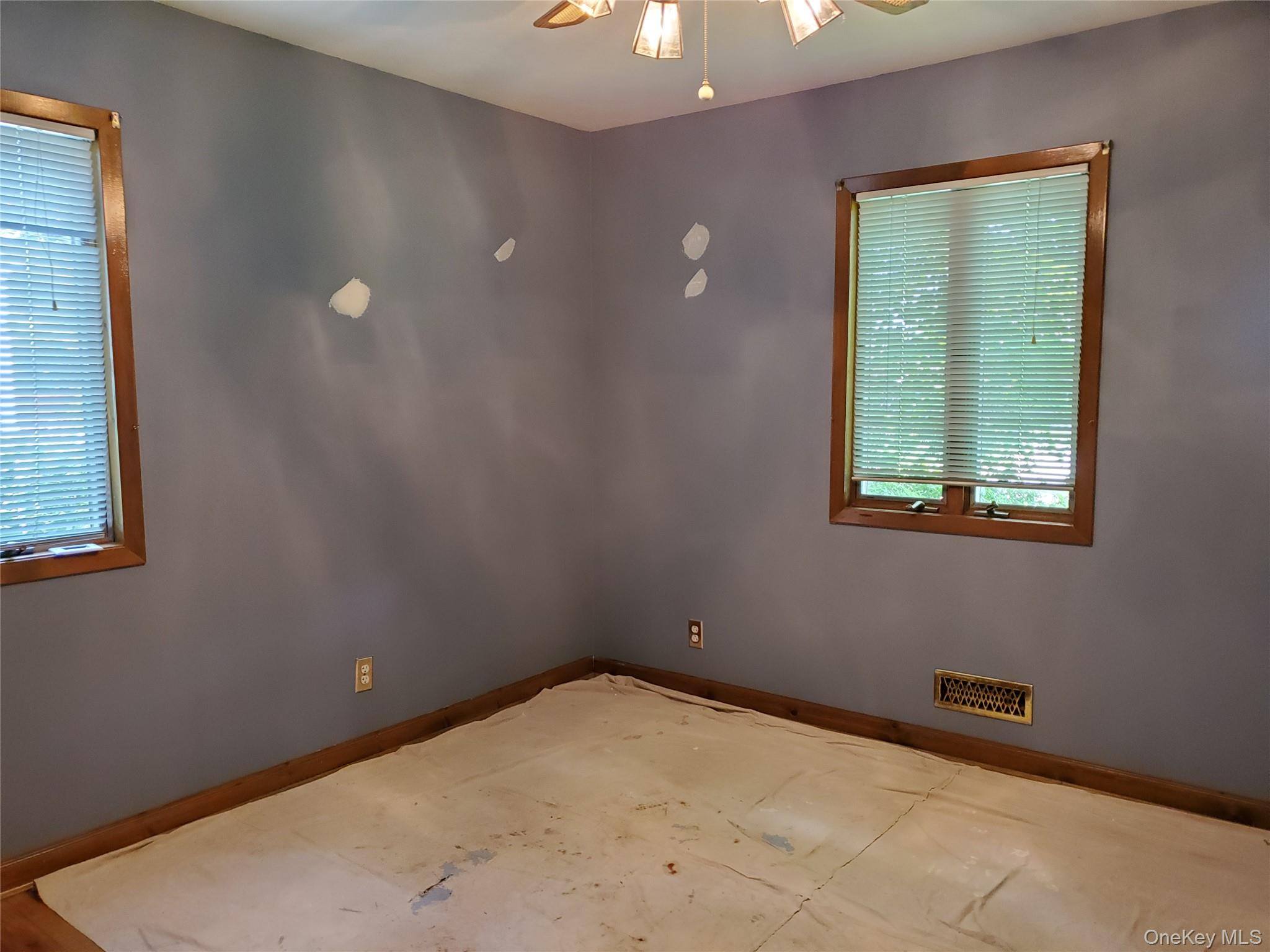 30 Jervis Avenue, Copiague, NY 11726