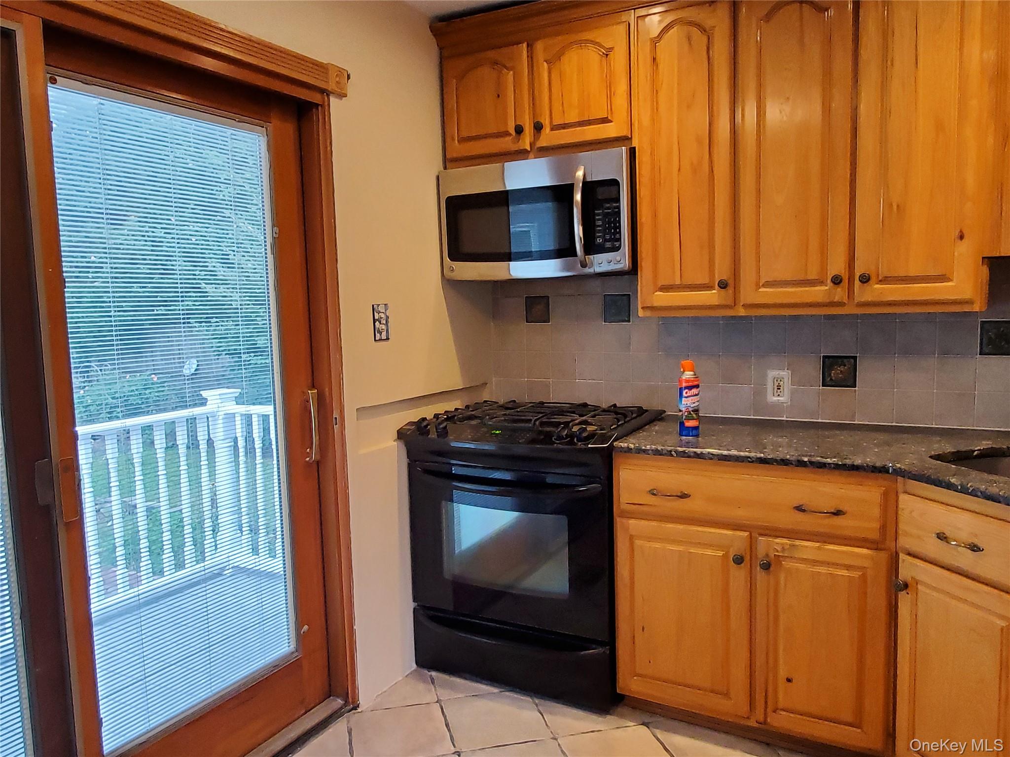 30 Jervis Avenue, Copiague, NY 11726