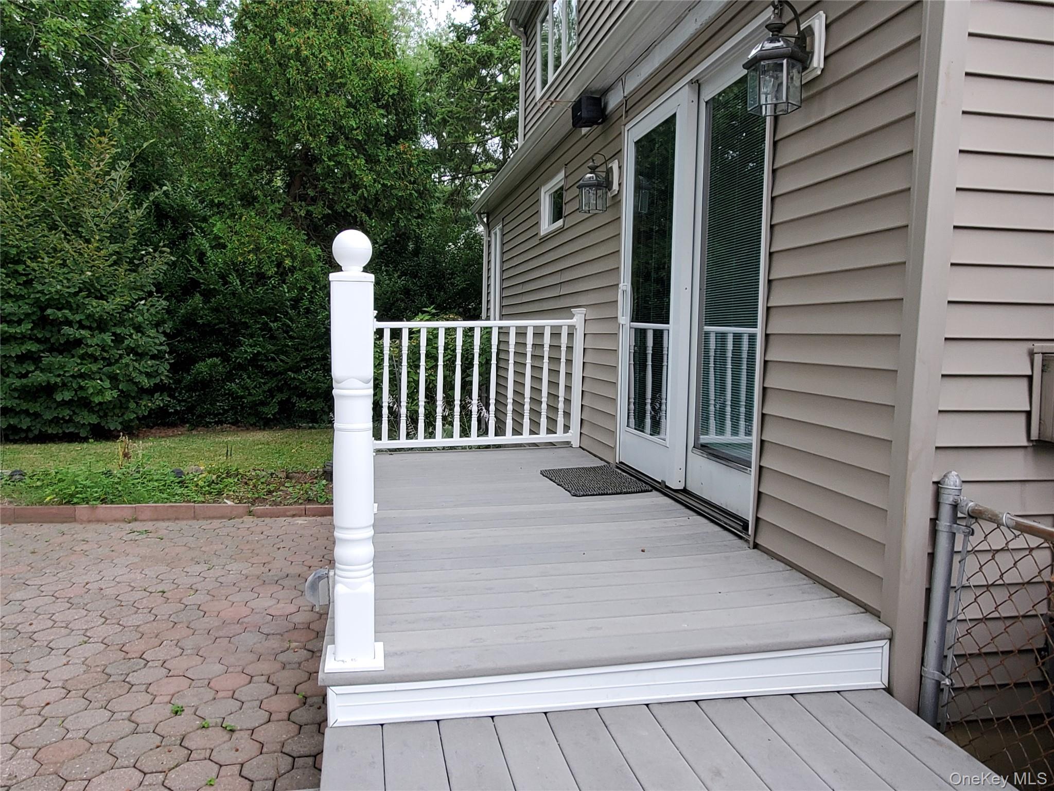 30 Jervis Avenue, Copiague, NY 11726