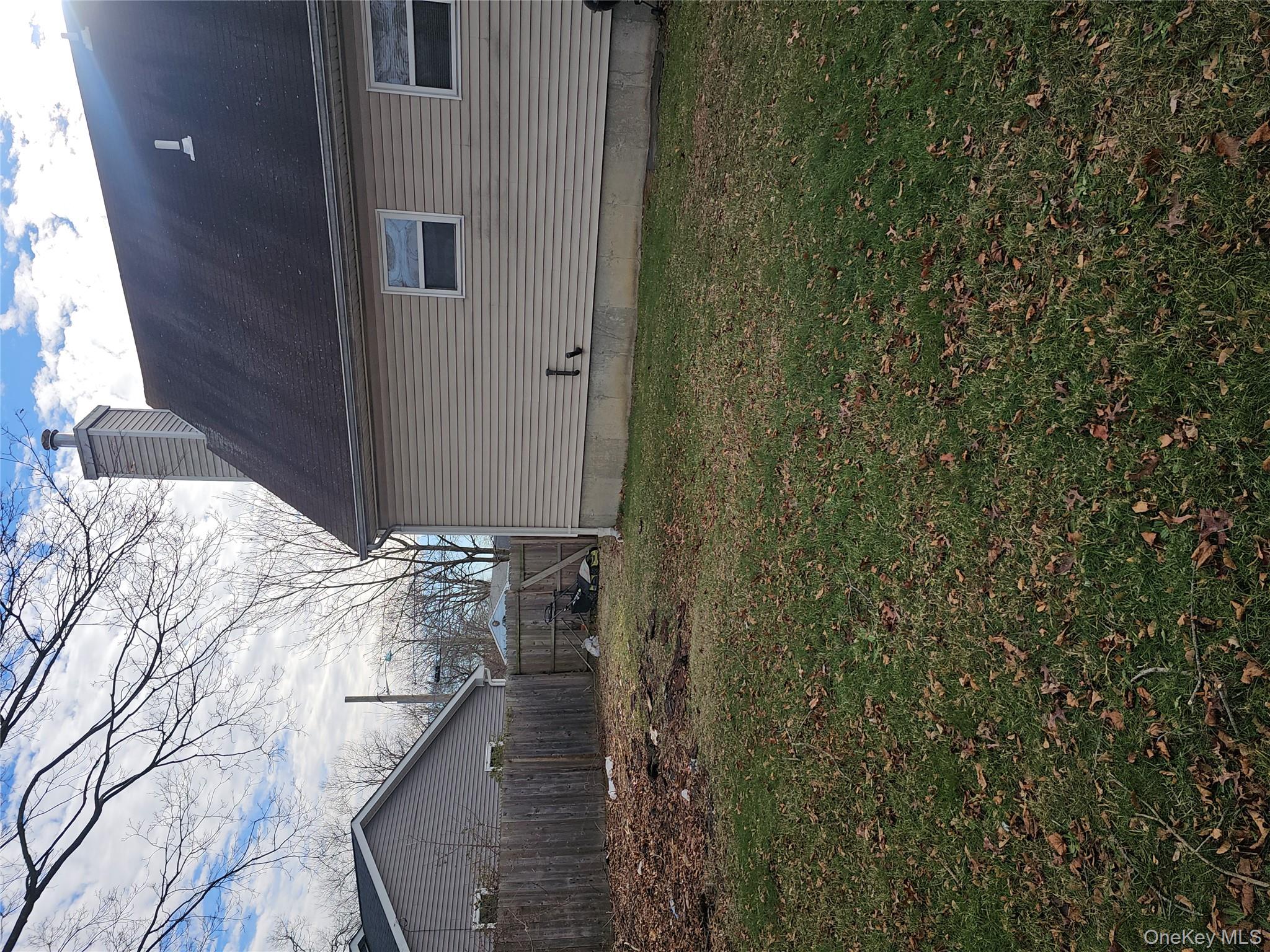 11 Holbrook Street, Bay Shore, NY 11706