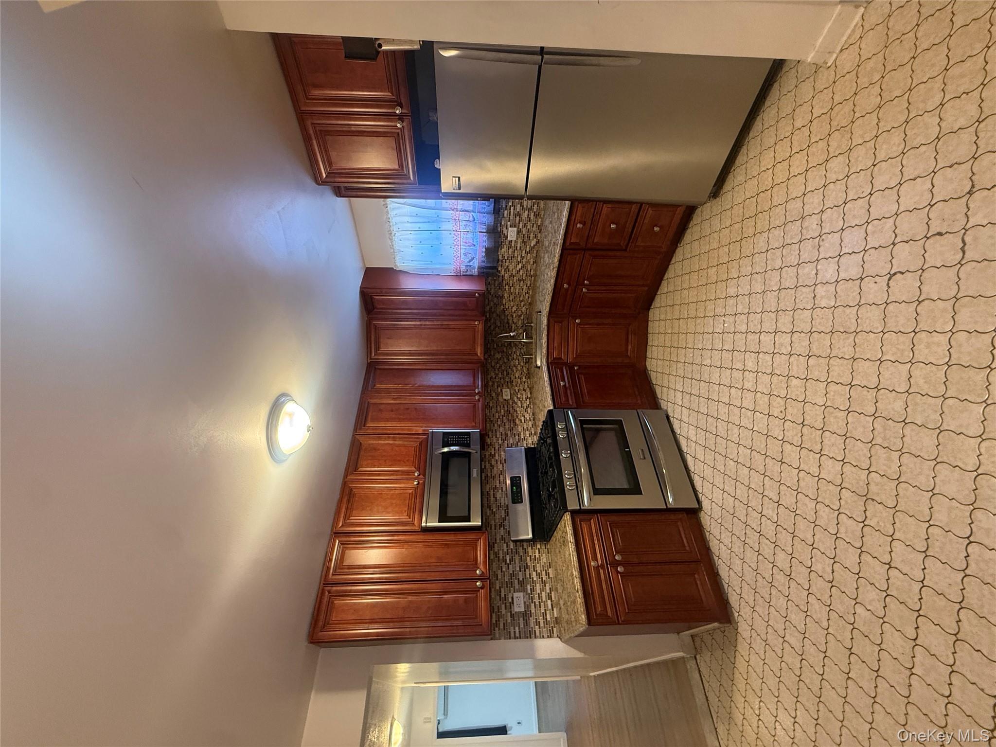 849 E 221st Street, Bronx, NY 10467