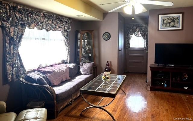 15 Elaine Place, Plainview, NY 11803