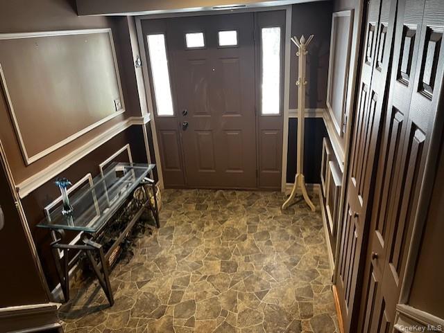 15 Elaine Place, Plainview, NY 11803