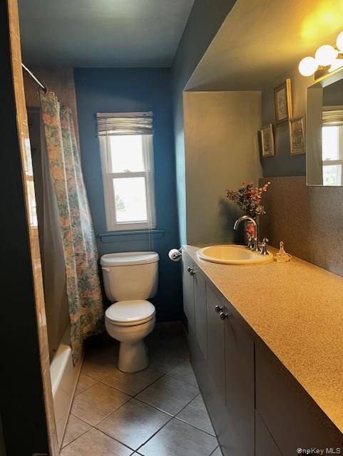 15 Elaine Place, Plainview, NY 11803