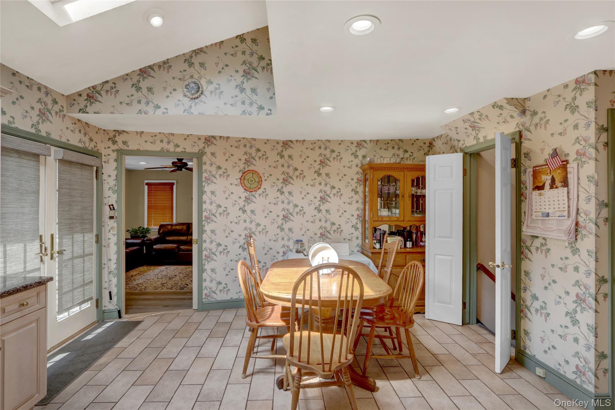 121 6th Street, Hicksville, NY 11801