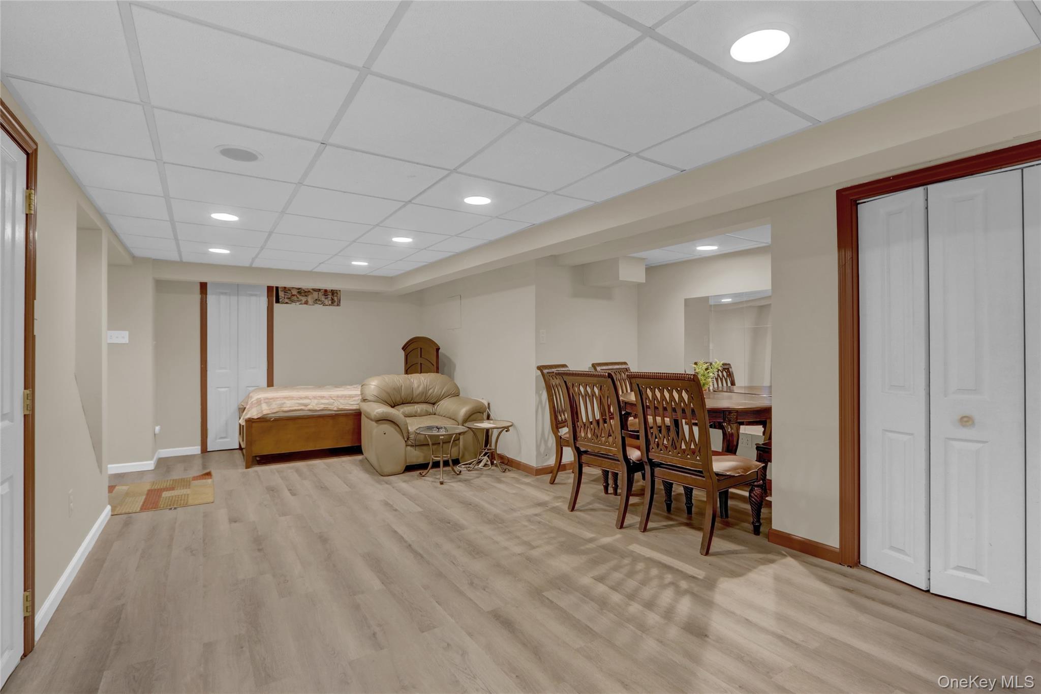 121 6th Street, Hicksville, NY 11801