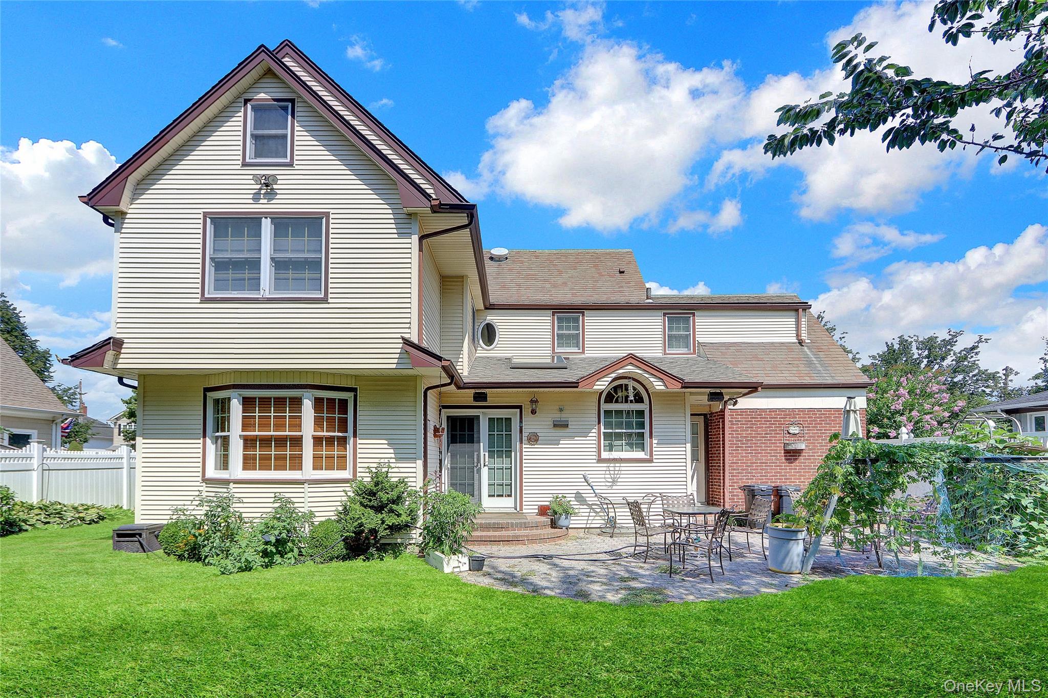 121 6th Street, Hicksville, NY 11801