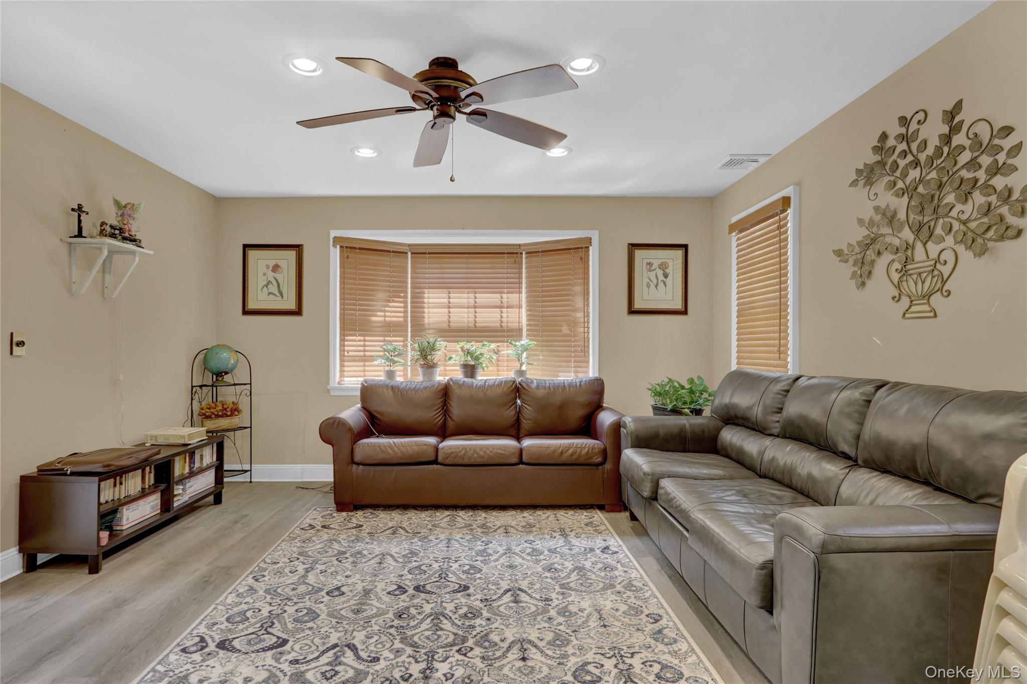 121 6th Street, Hicksville, NY 11801