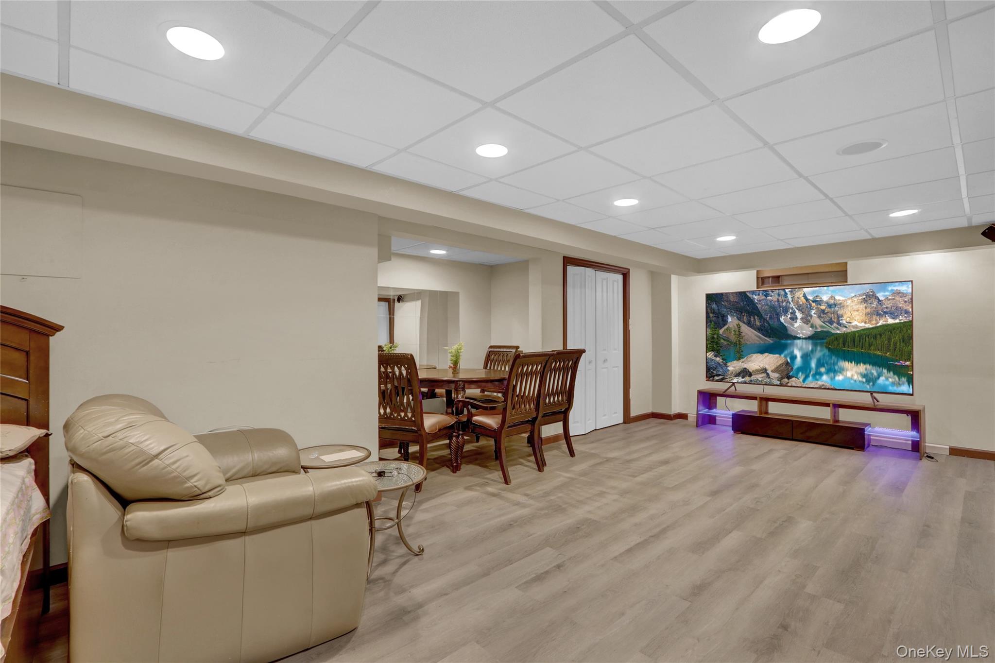 121 6th Street, Hicksville, NY 11801