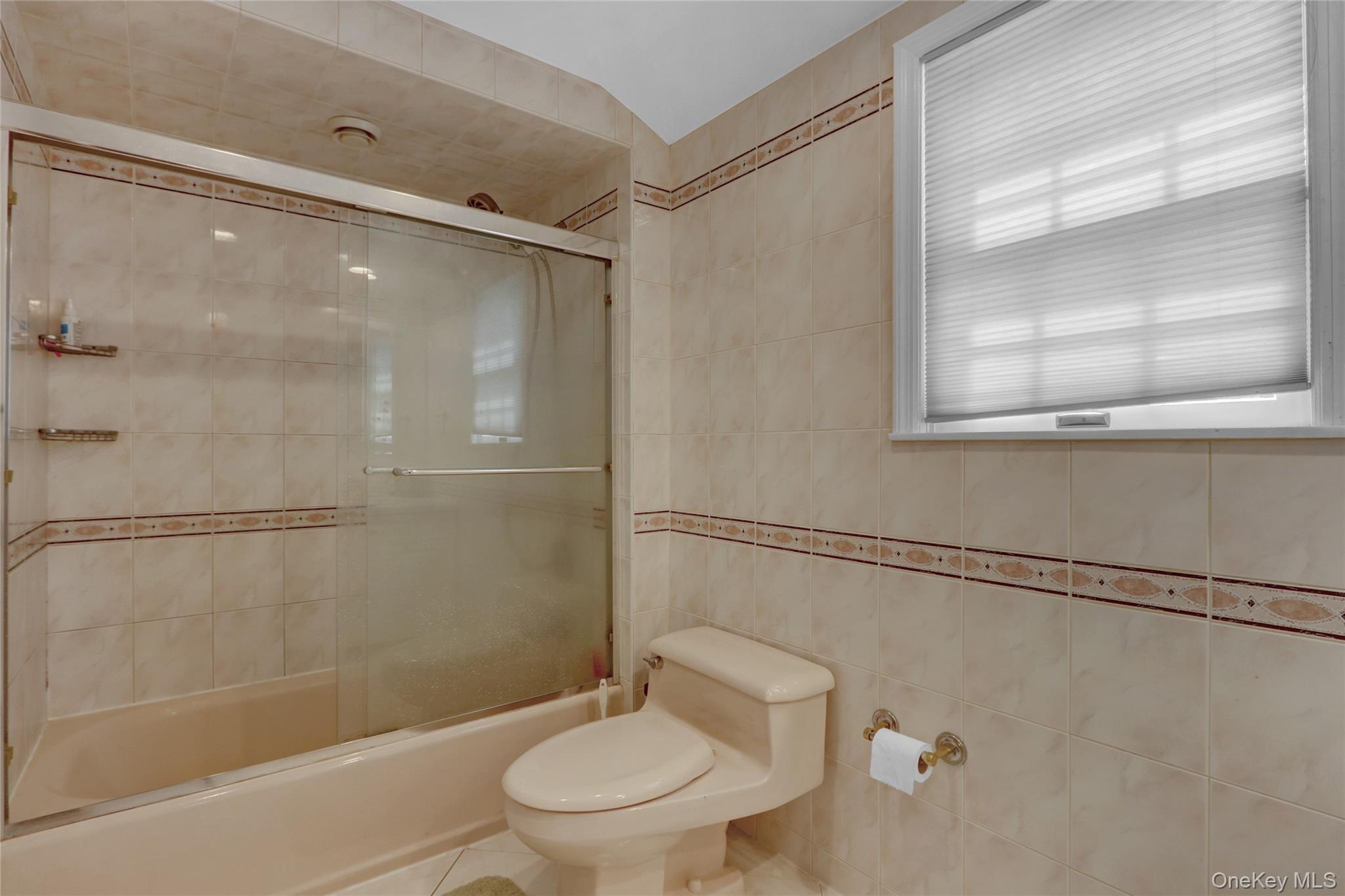 121 6th Street, Hicksville, NY 11801