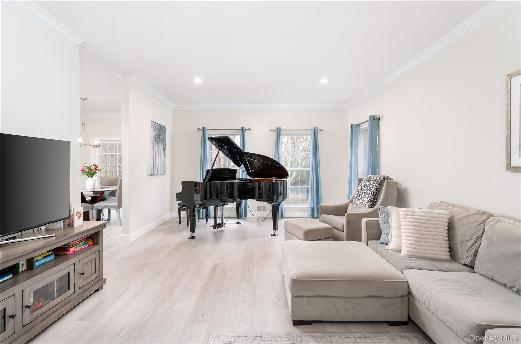 7 Framingham Lane, Shoreham, NY 11786