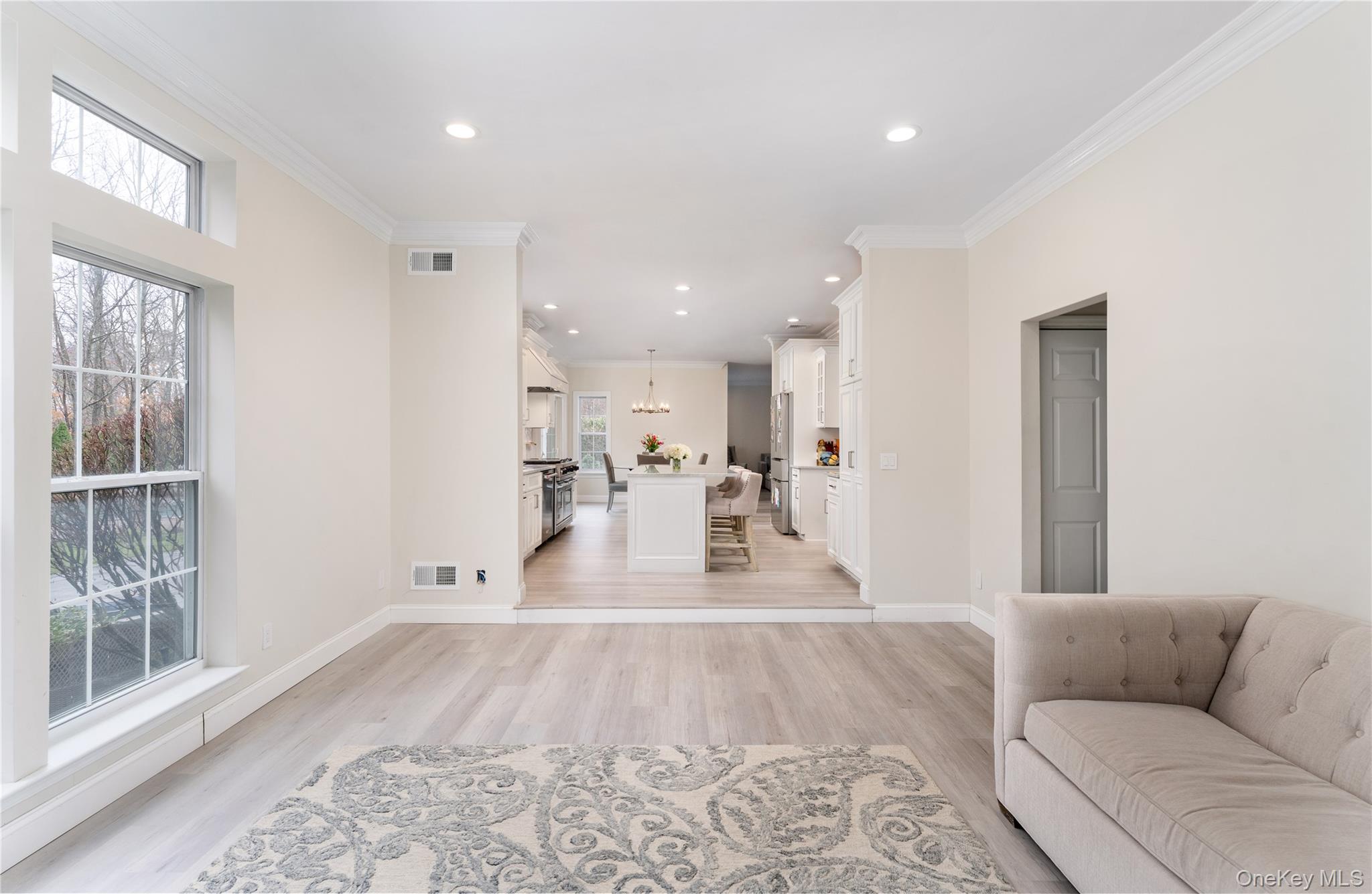 7 Framingham Lane, Shoreham, NY 11786