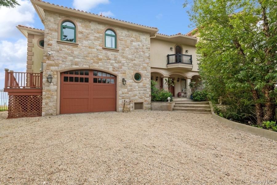 13 Seatuck Lane, Remsenburg, NY 11960