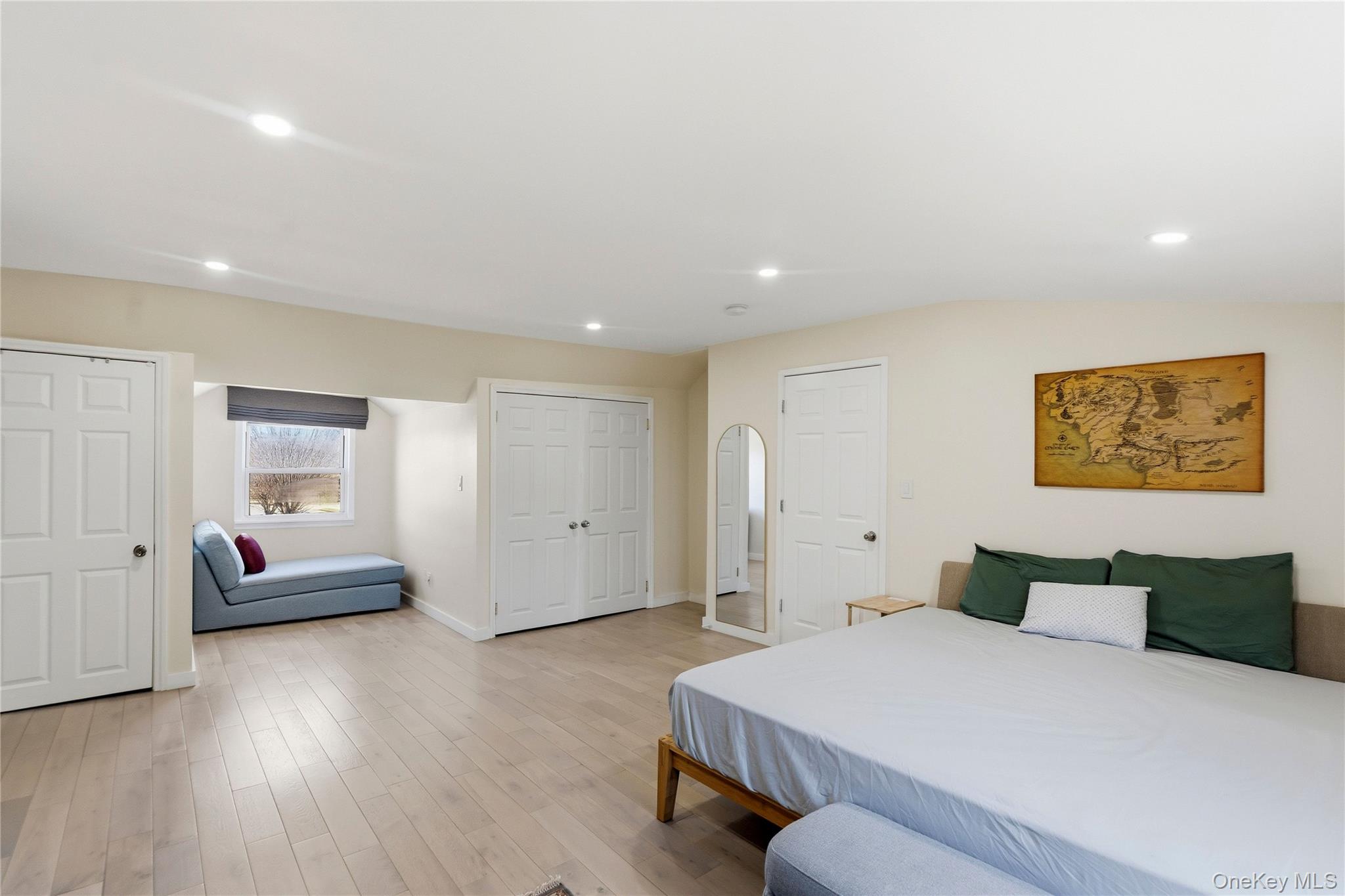 25 Leonard Road, Syosset, NY 11791