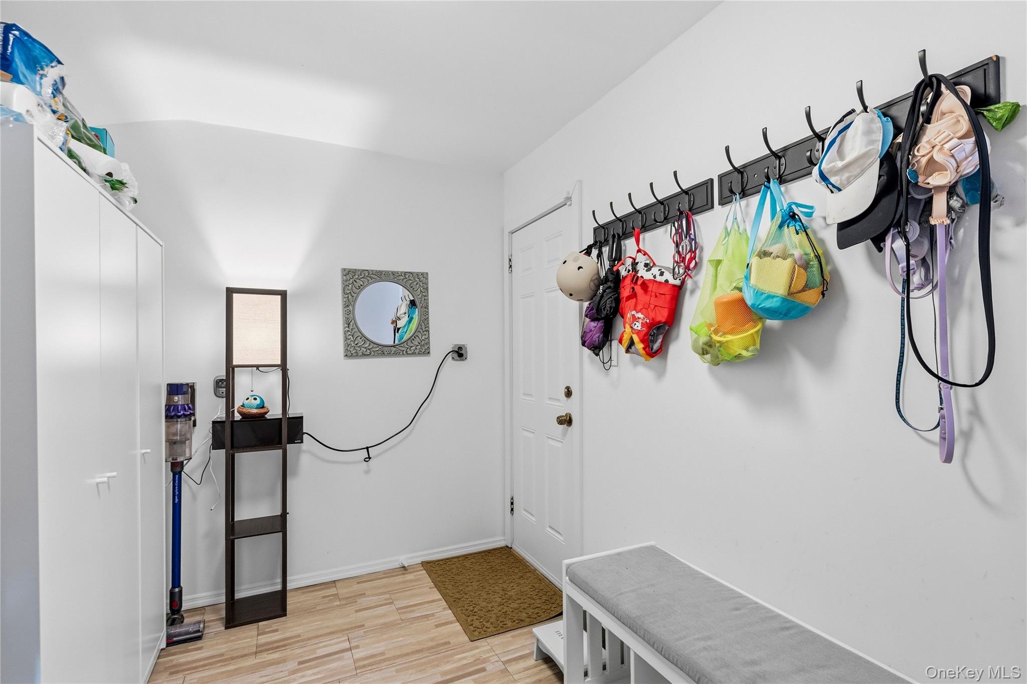 25 Leonard Road, Syosset, NY 11791