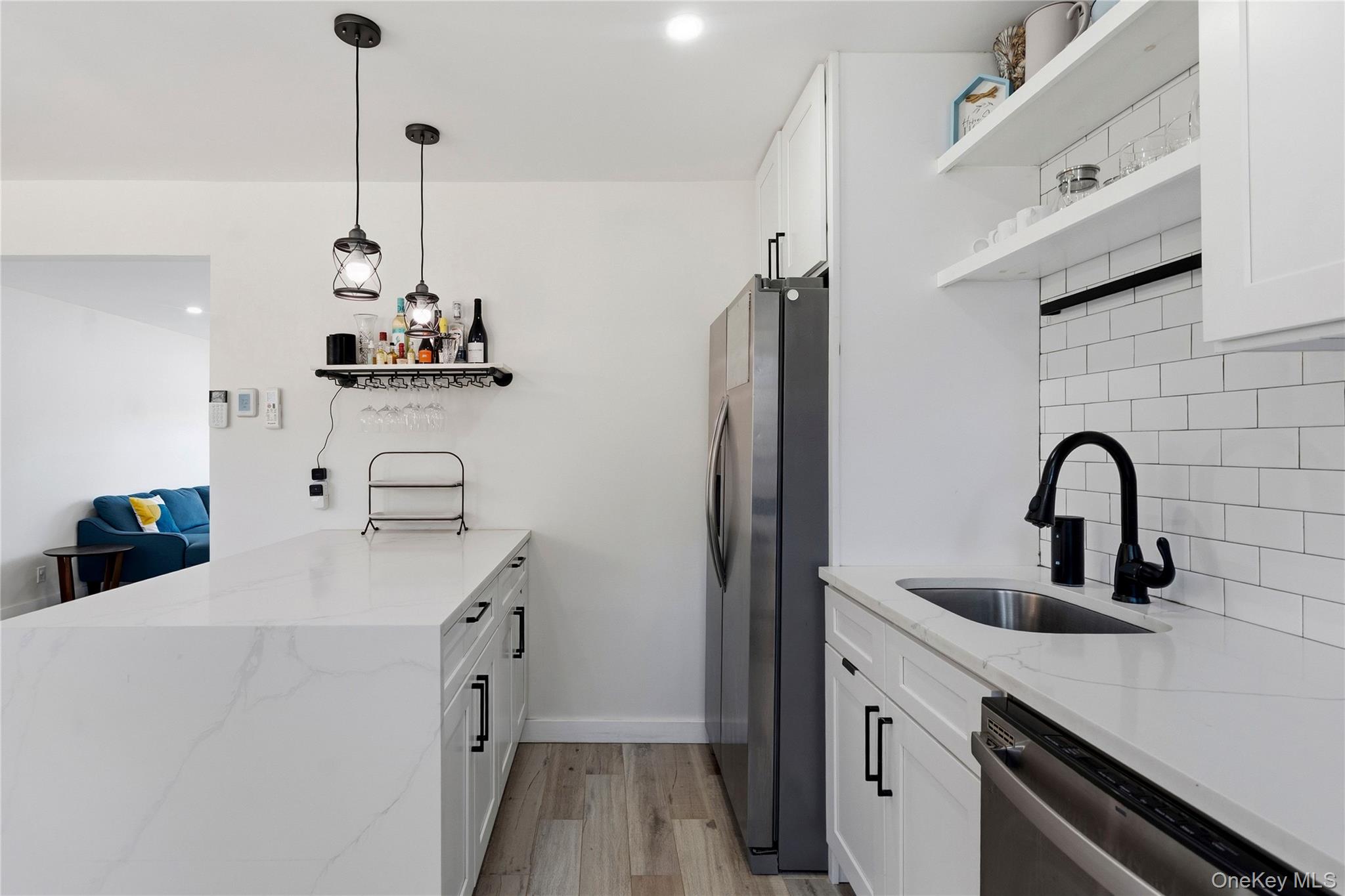 25 Leonard Road, Syosset, NY 11791