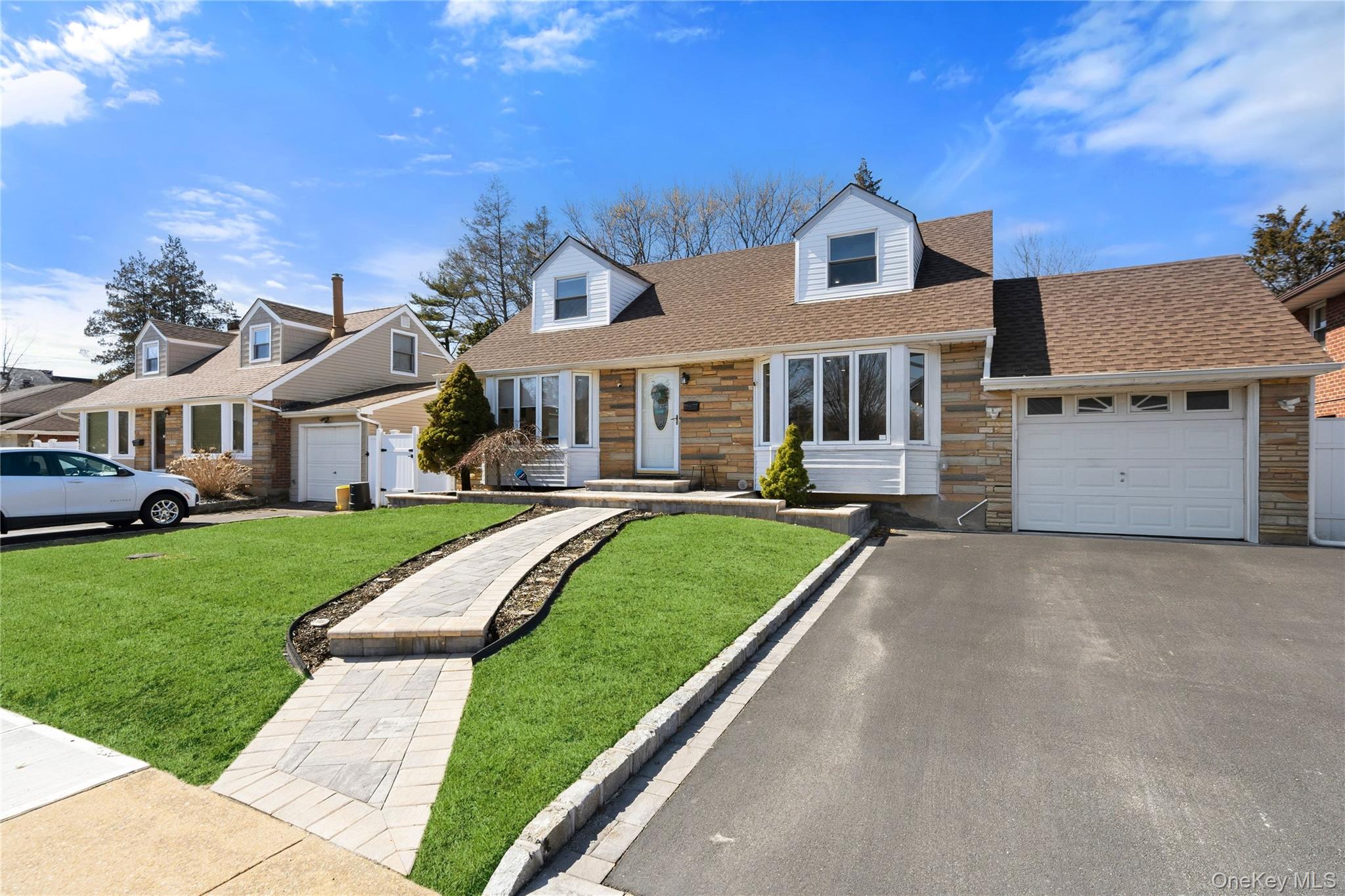 25 Leonard Road, Syosset, NY 11791