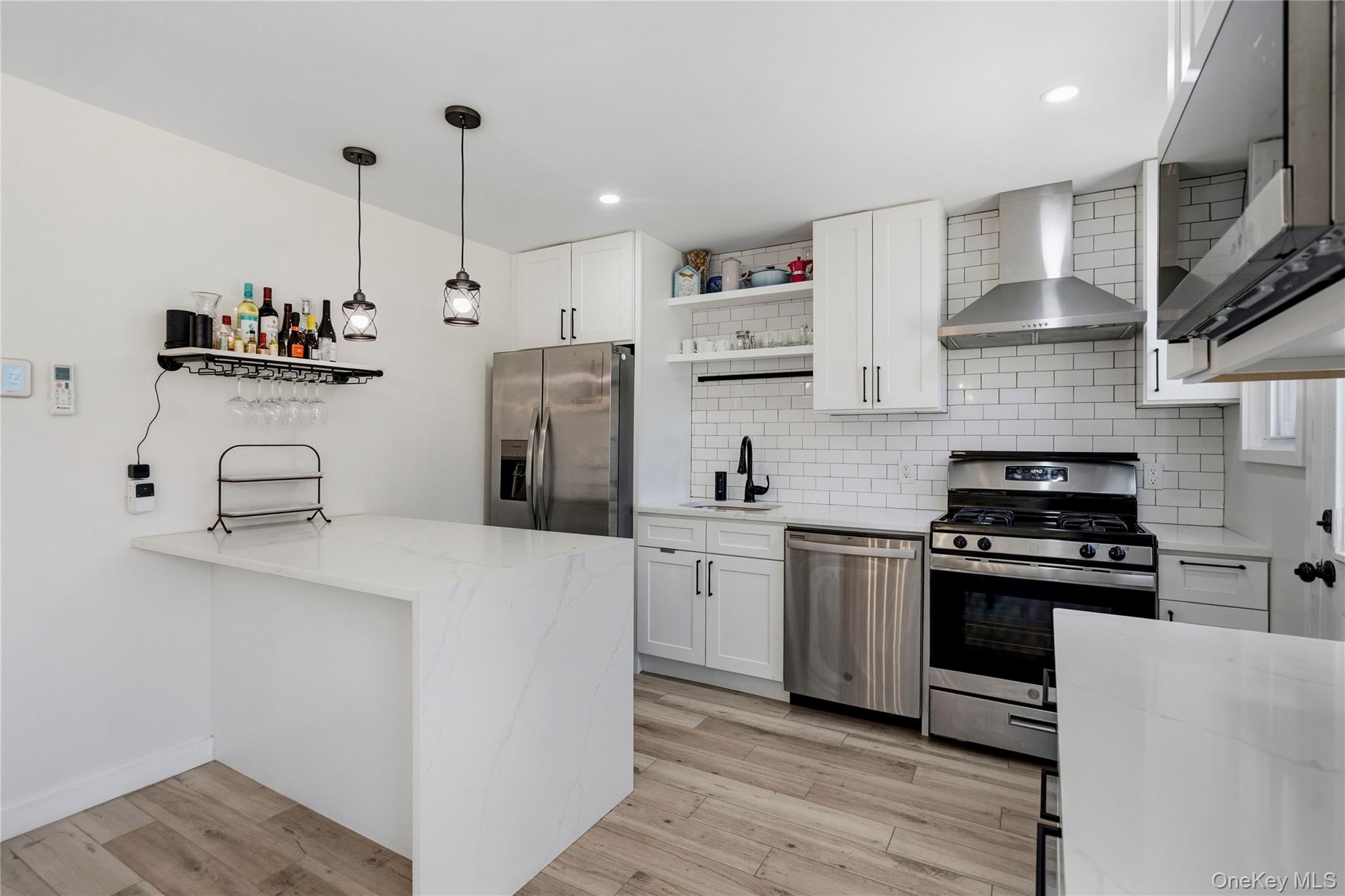 25 Leonard Road, Syosset, NY 11791