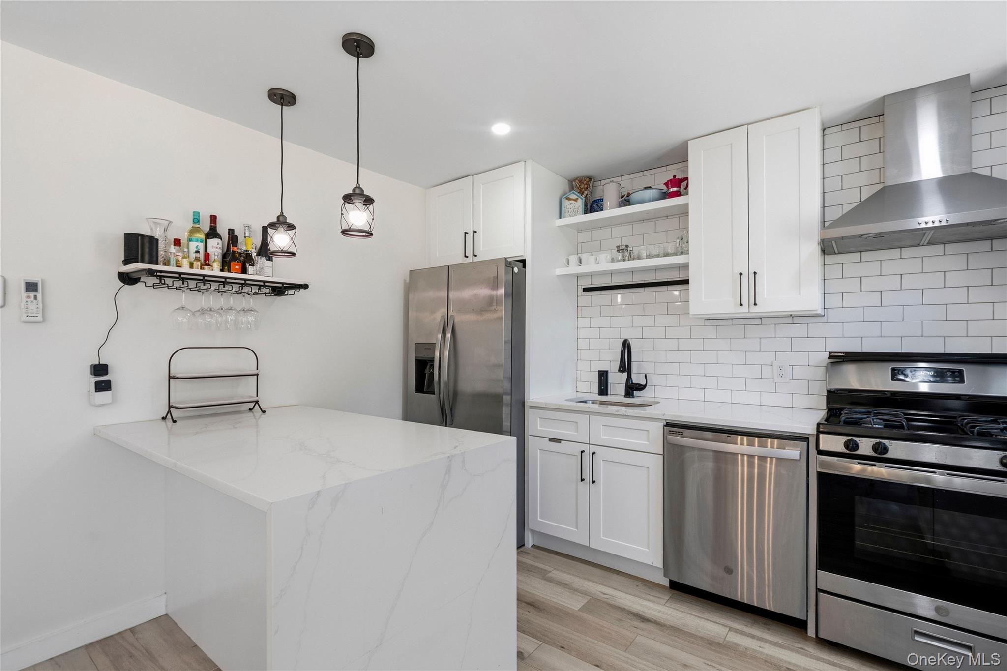 25 Leonard Road, Syosset, NY 11791