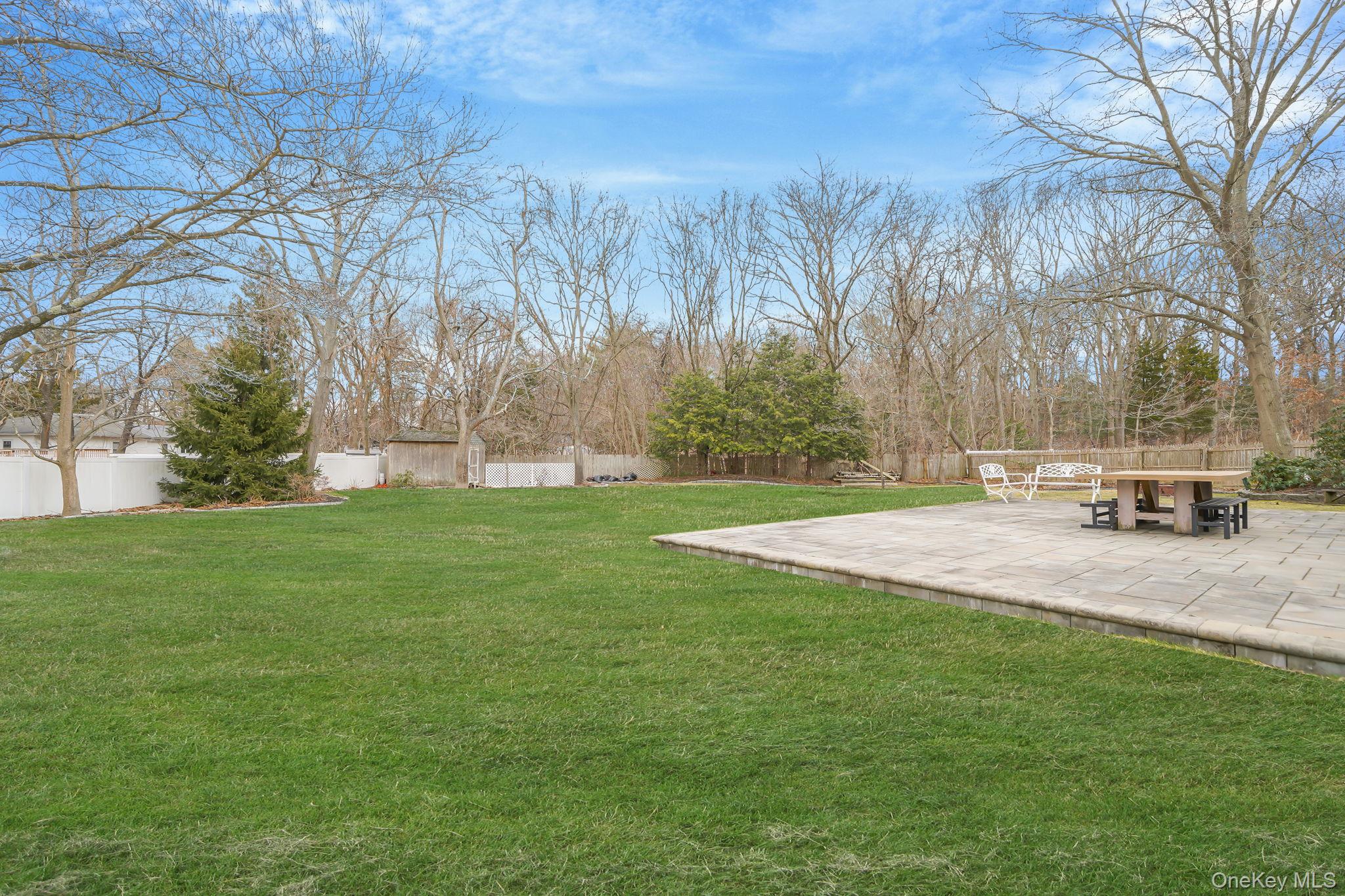 5 Donna Court, Selden, NY 11784