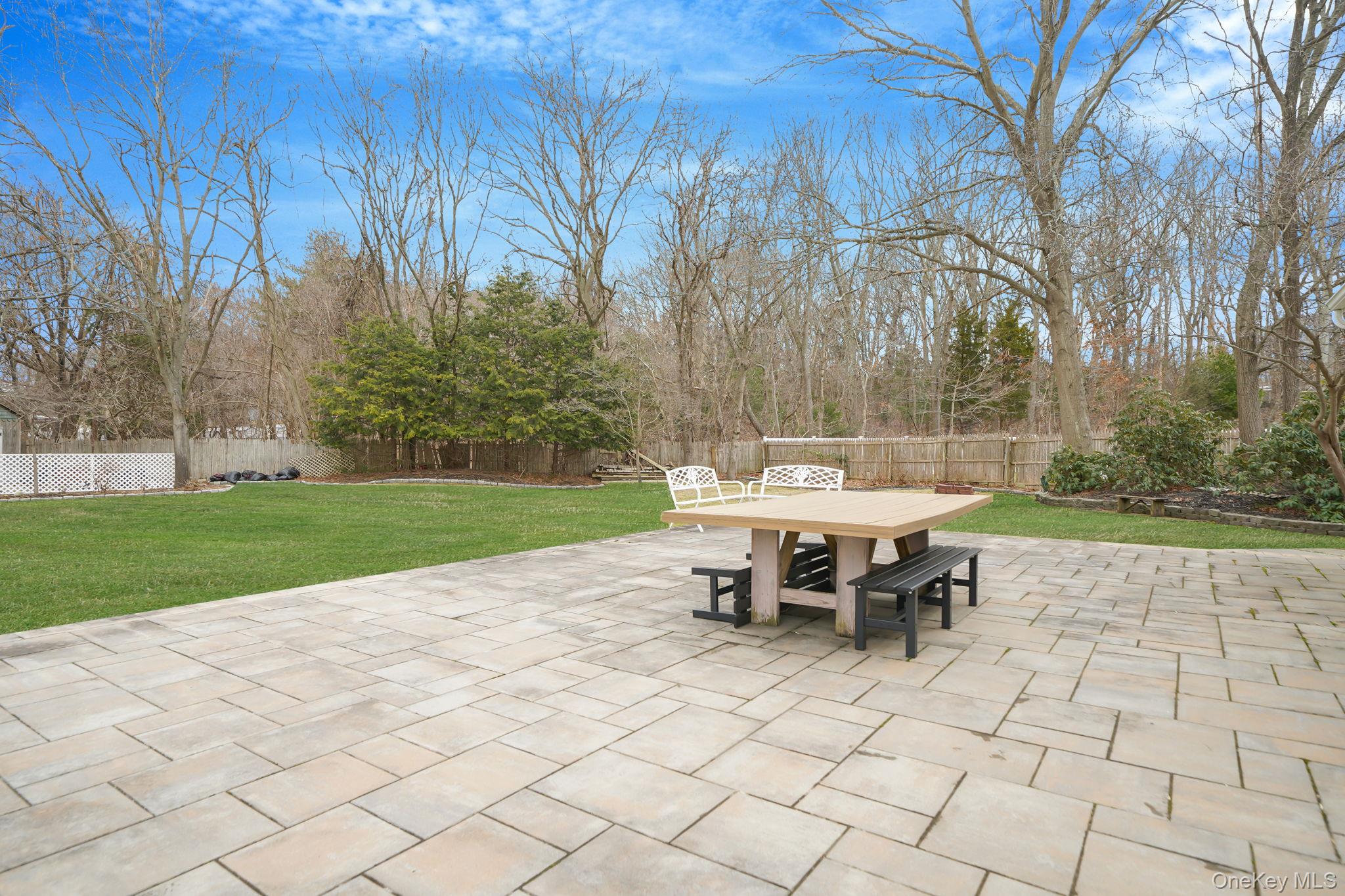 5 Donna Court, Selden, NY 11784