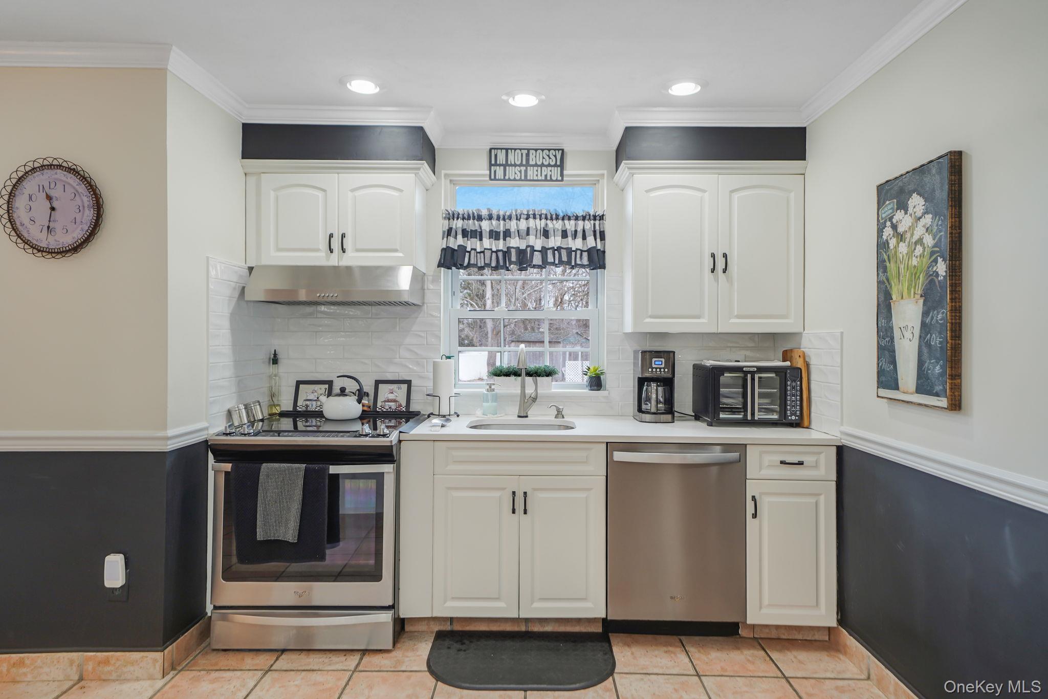 5 Donna Court, Selden, NY 11784