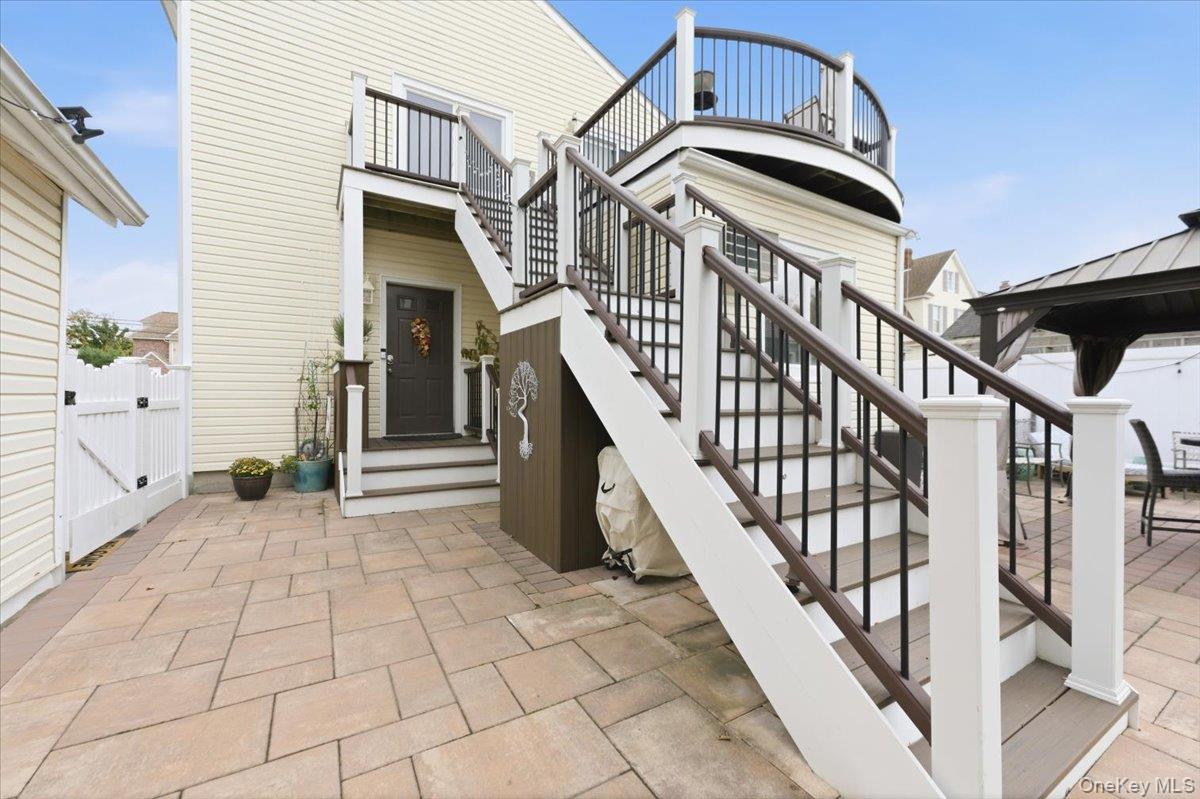 85 Spencer Avenue, Lynbrook, NY 11563