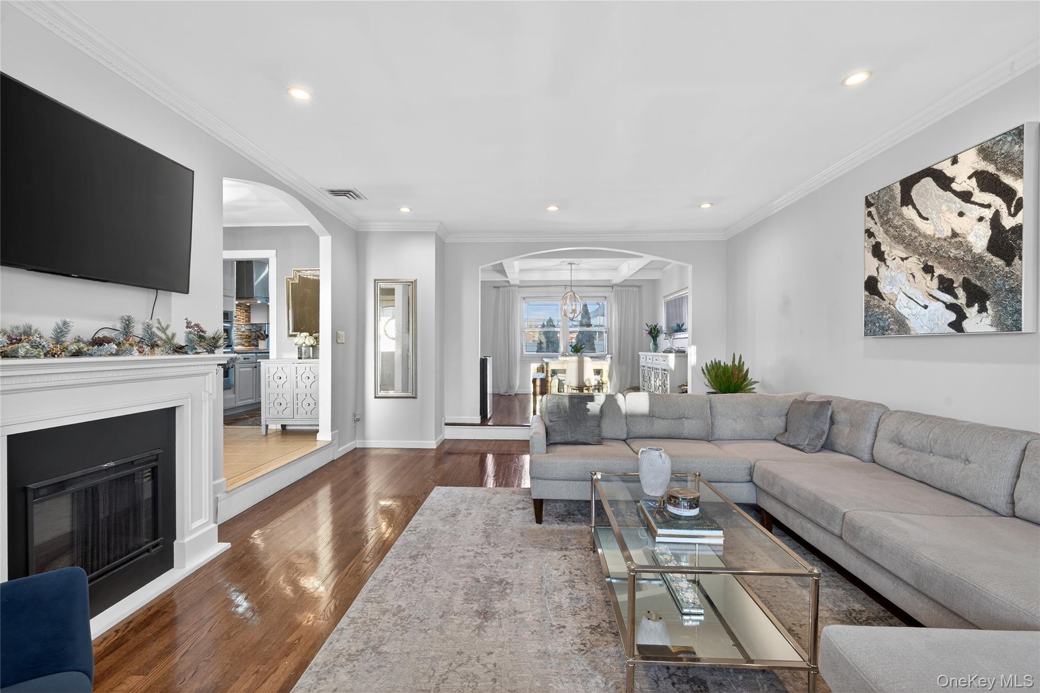 661 Garner Place, East Meadow, NY 11554