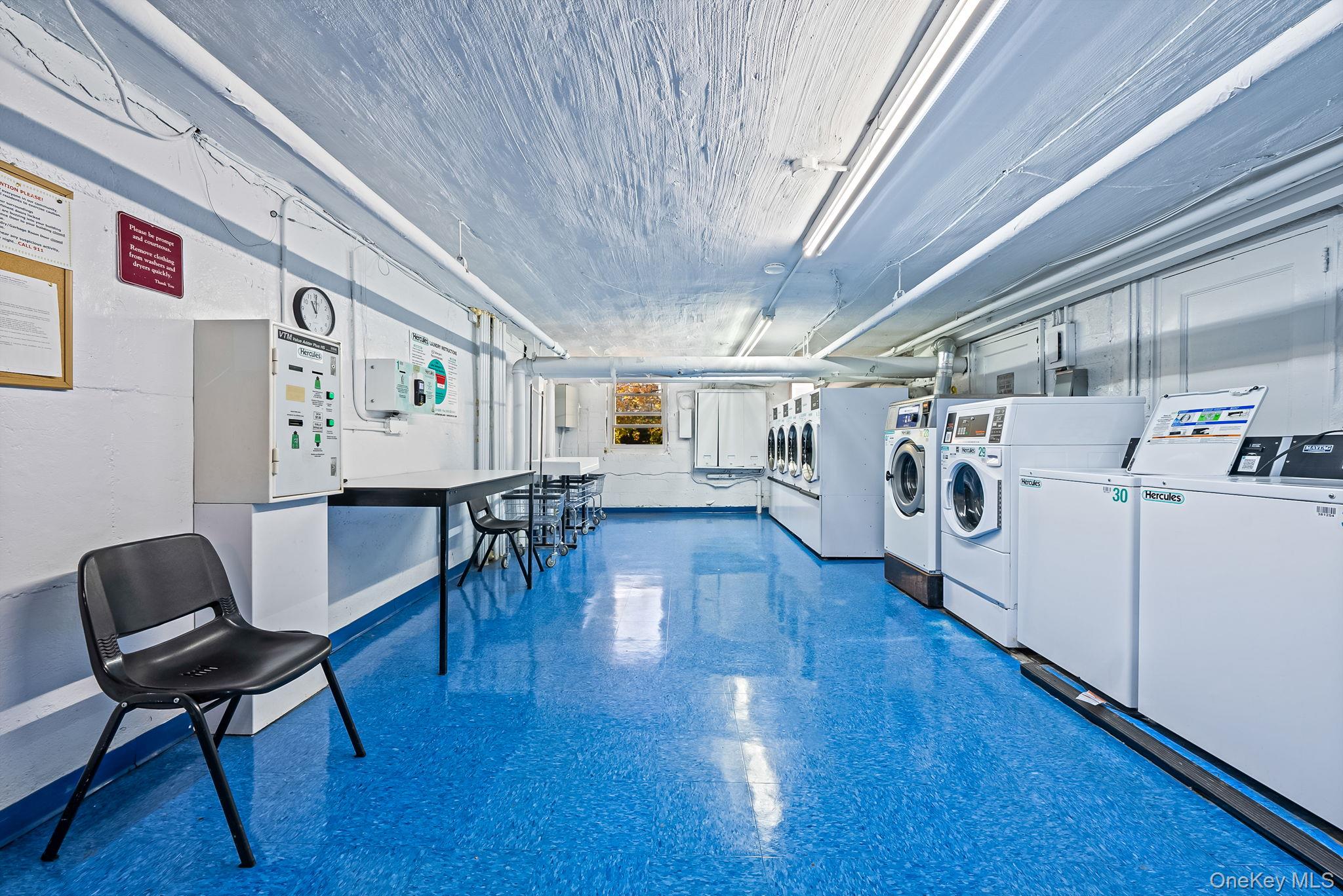 16 Edwards Street # 3G, Roslyn Heights, NY 11577