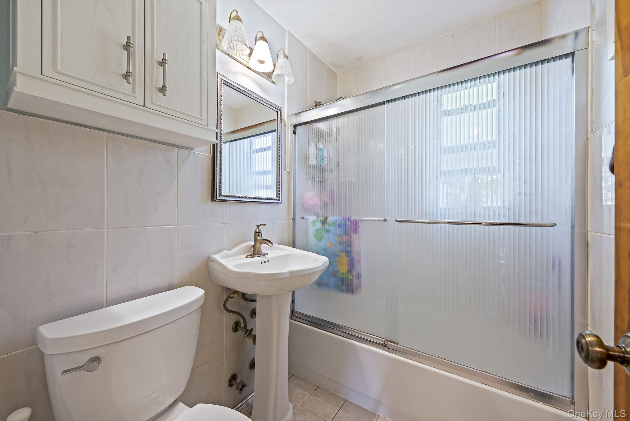 16 Edwards Street # 3G, Roslyn Heights, NY 11577