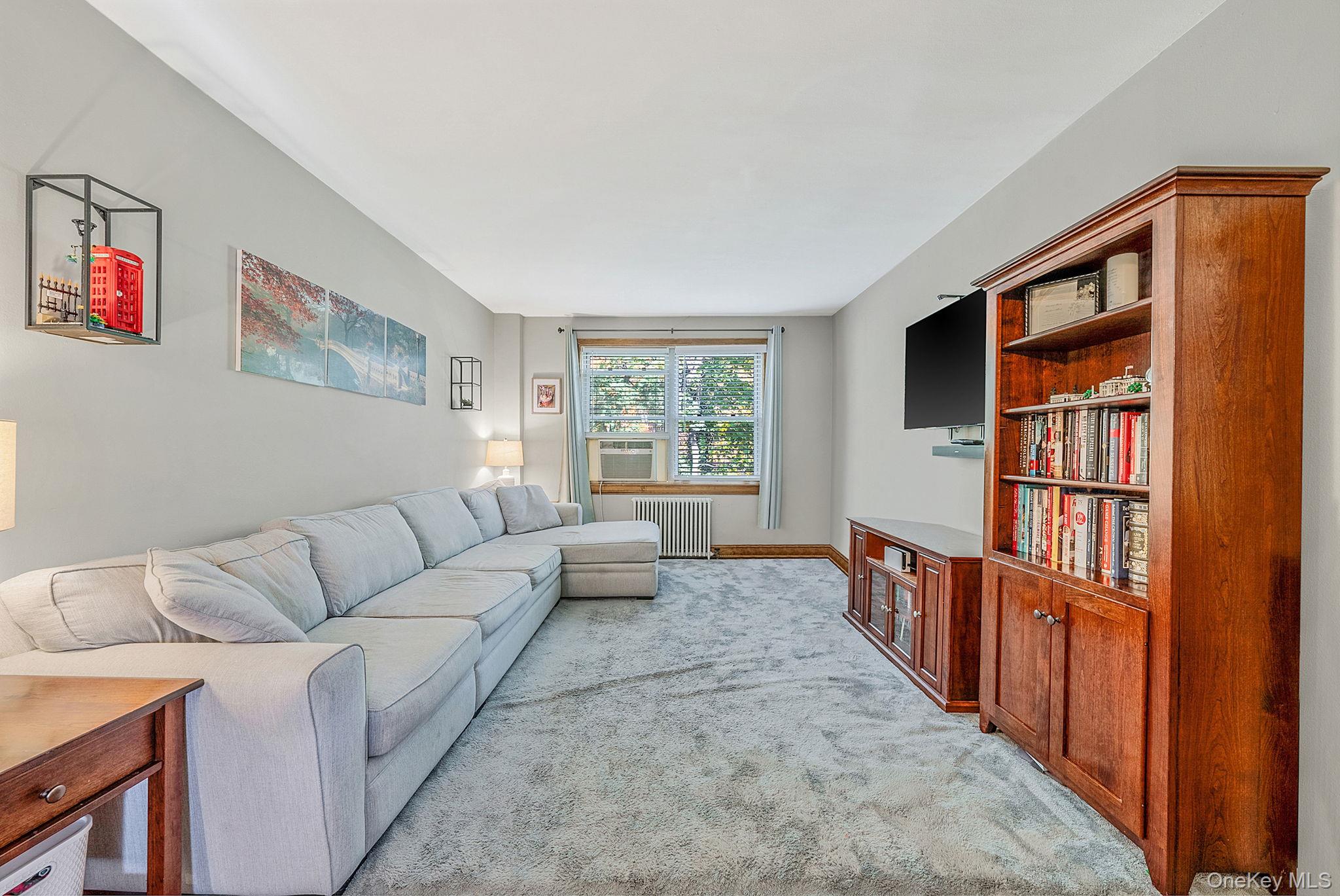 16 Edwards Street # 3G, Roslyn Heights, NY 11577