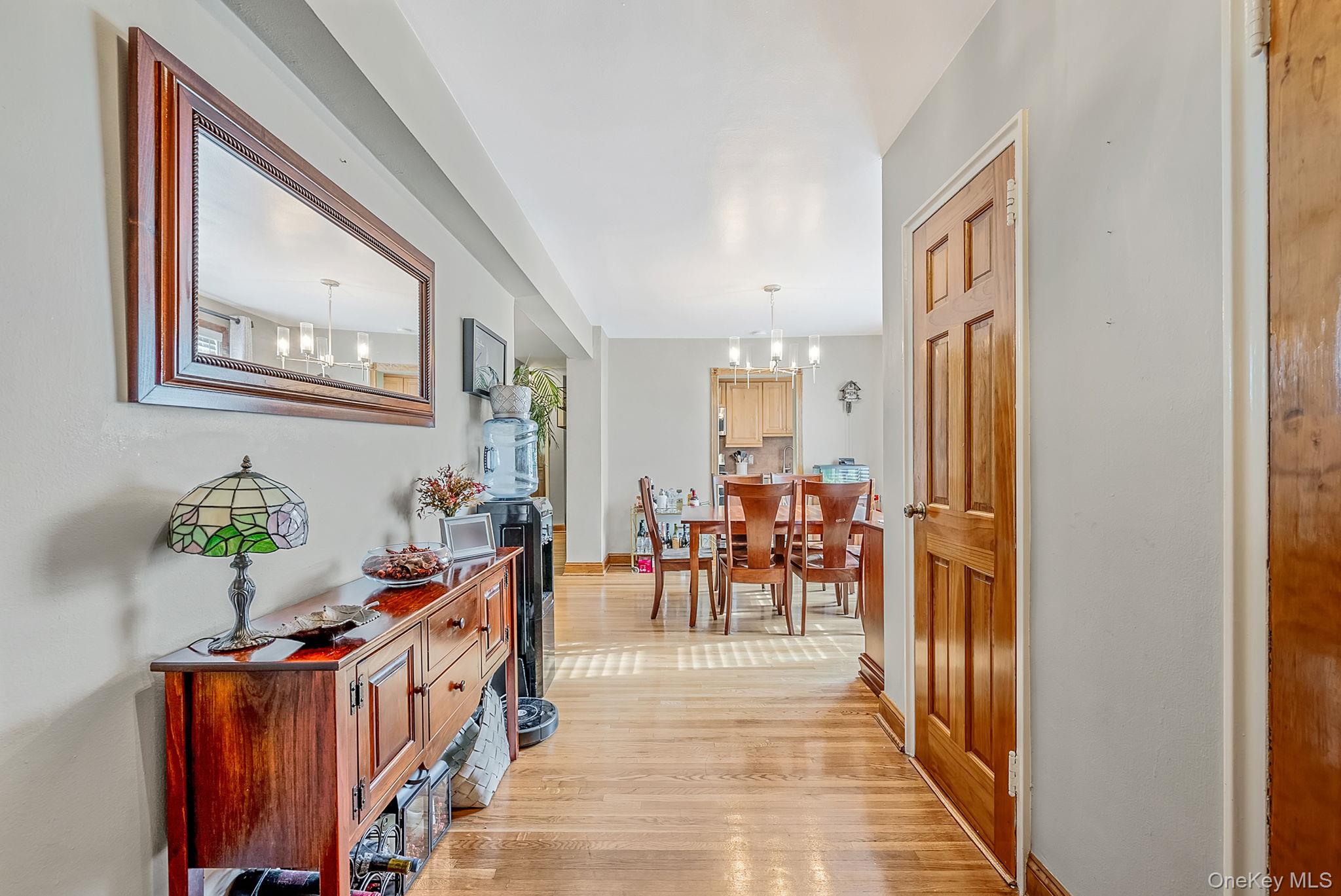 16 Edwards Street # 3G, Roslyn Heights, NY 11577