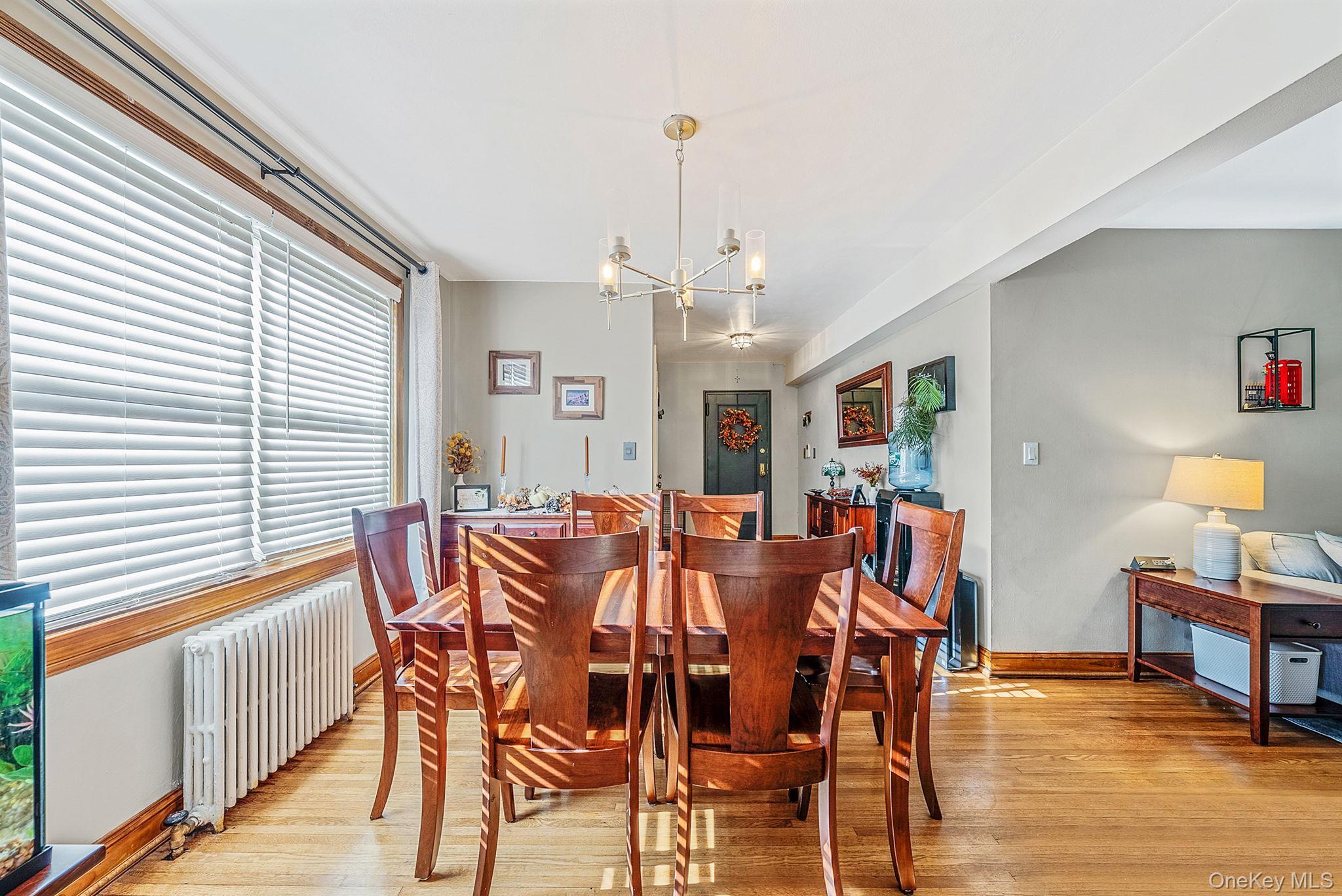 16 Edwards Street # 3G, Roslyn Heights, NY 11577