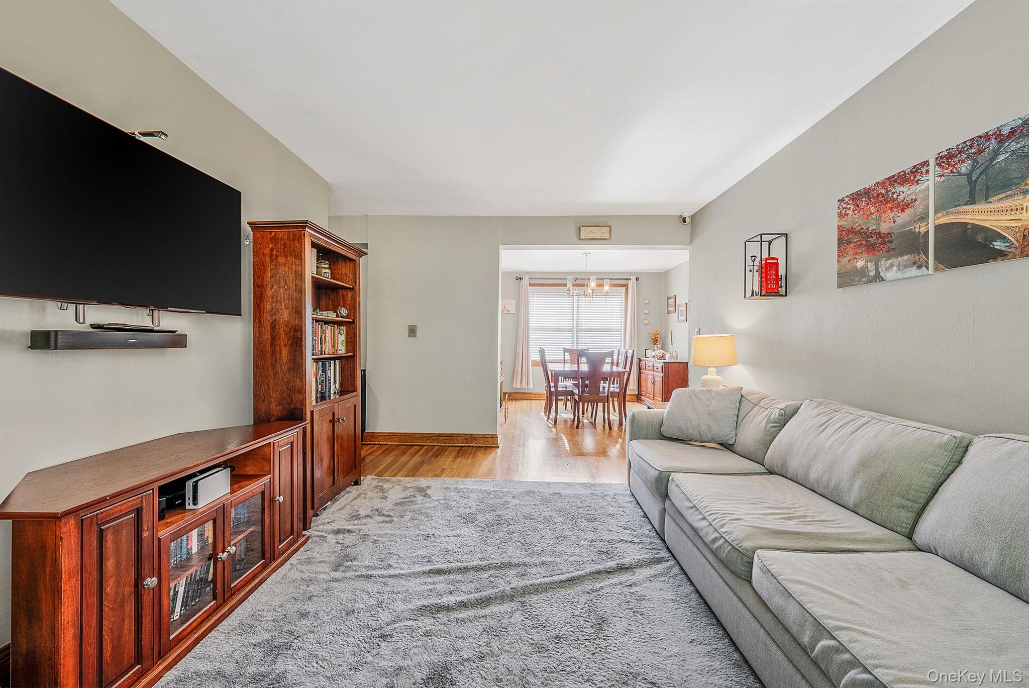 16 Edwards Street # 3G, Roslyn Heights, NY 11577