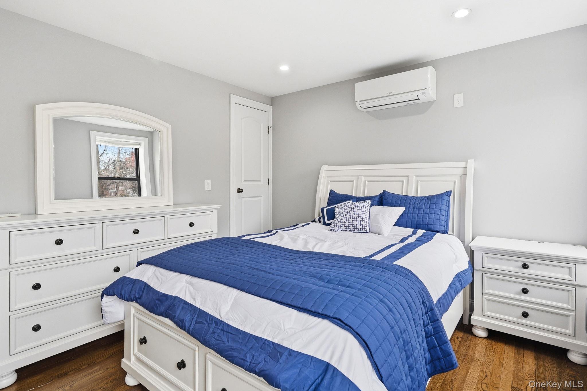 1163 Rhinelander Avenue, Bronx, NY 10461