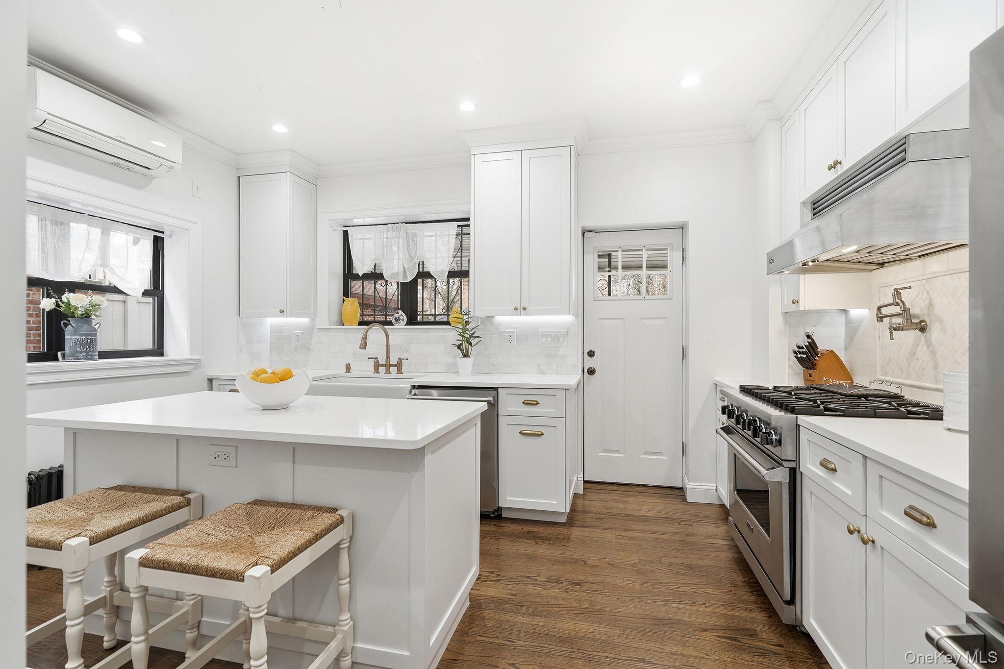 1163 Rhinelander Avenue, Bronx, NY 10461