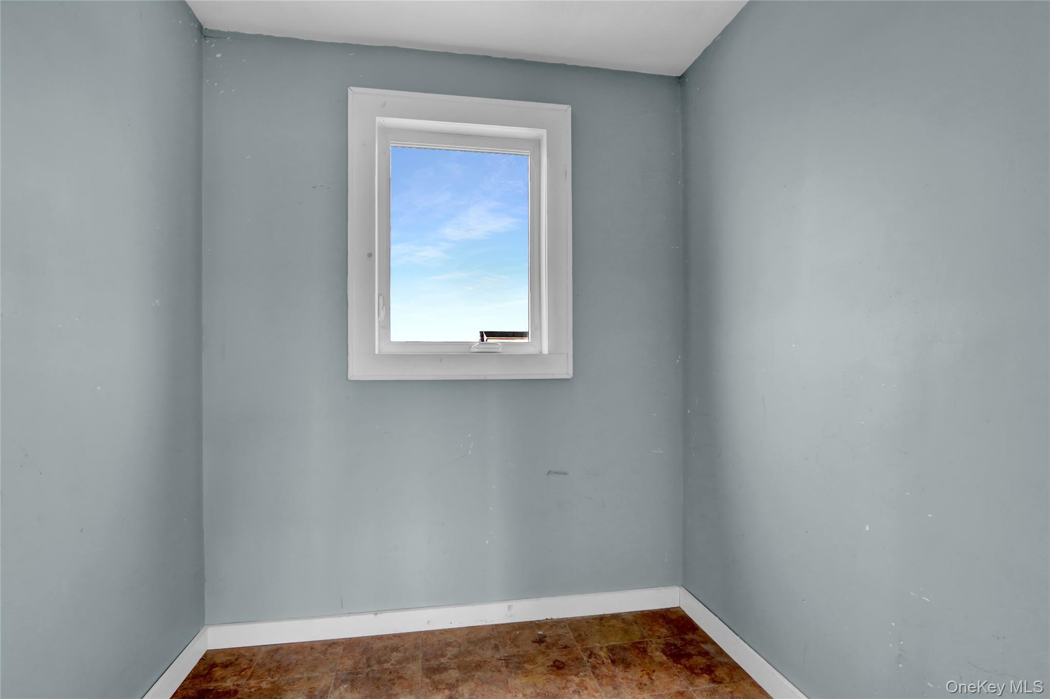 894 Bay 9th Street, West Islip, NY 11795