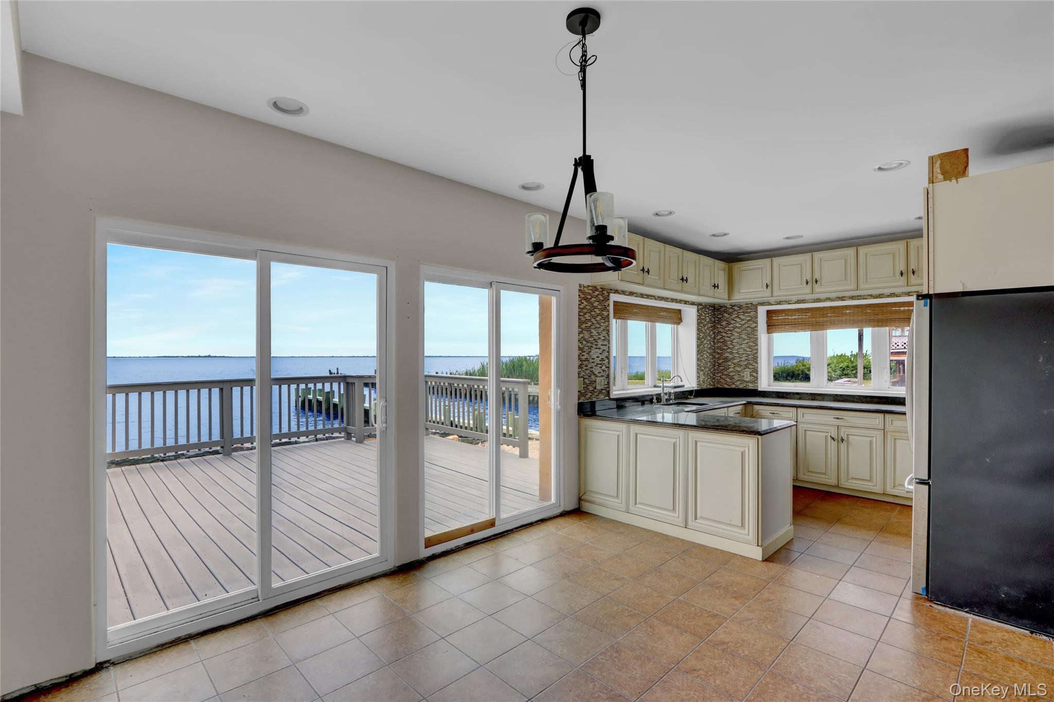 894 Bay 9th Street, West Islip, NY 11795