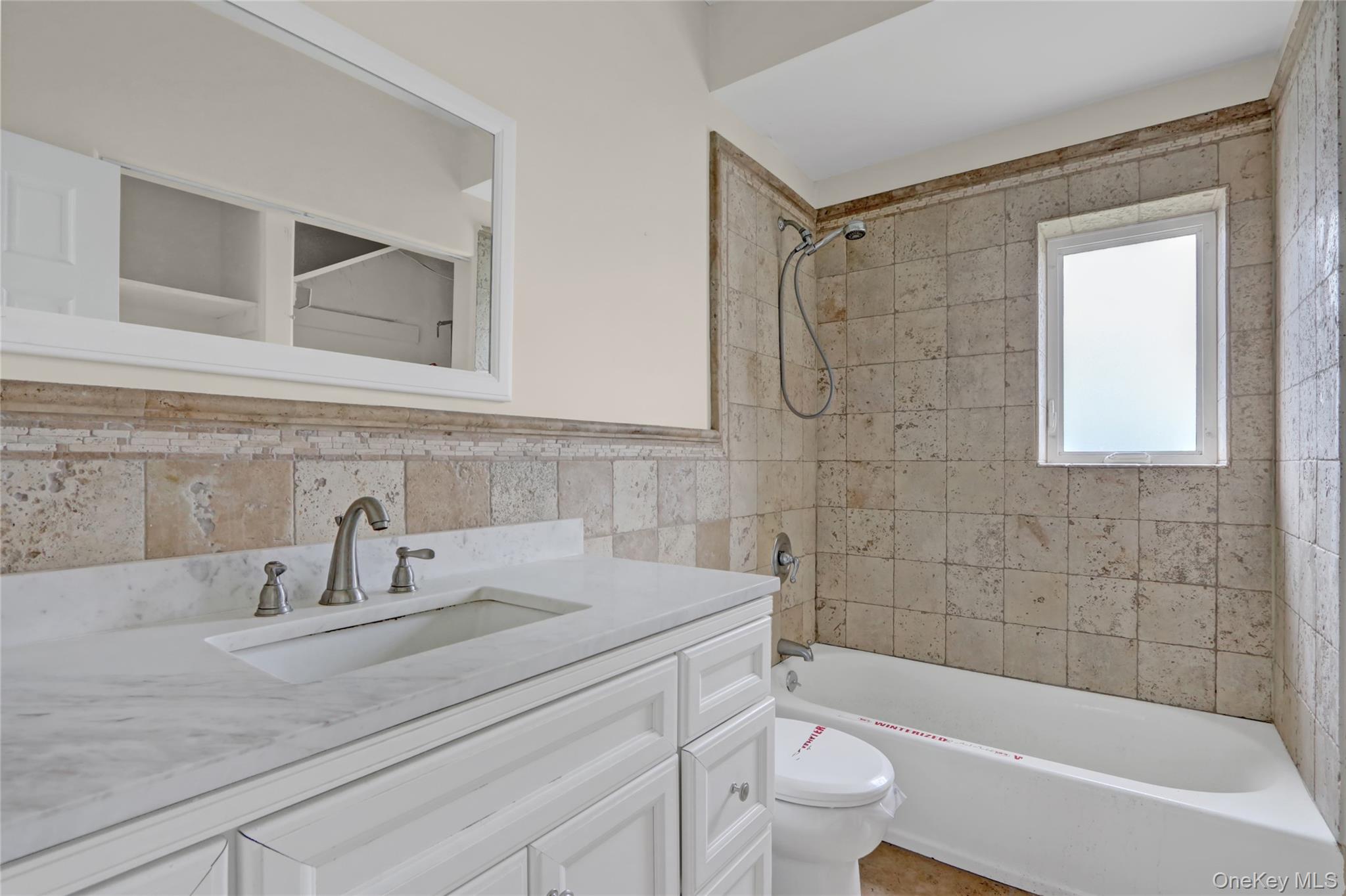 894 Bay 9th Street, West Islip, NY 11795