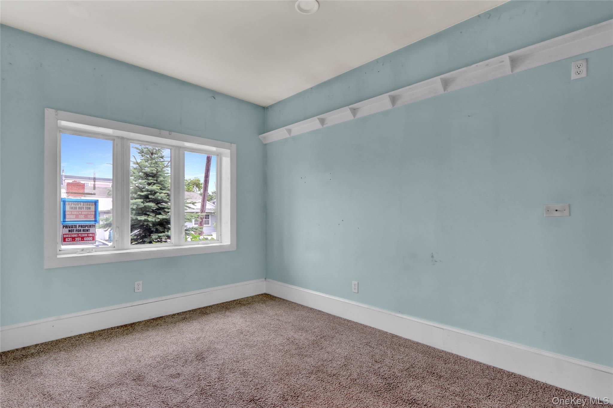 894 Bay 9th Street, West Islip, NY 11795