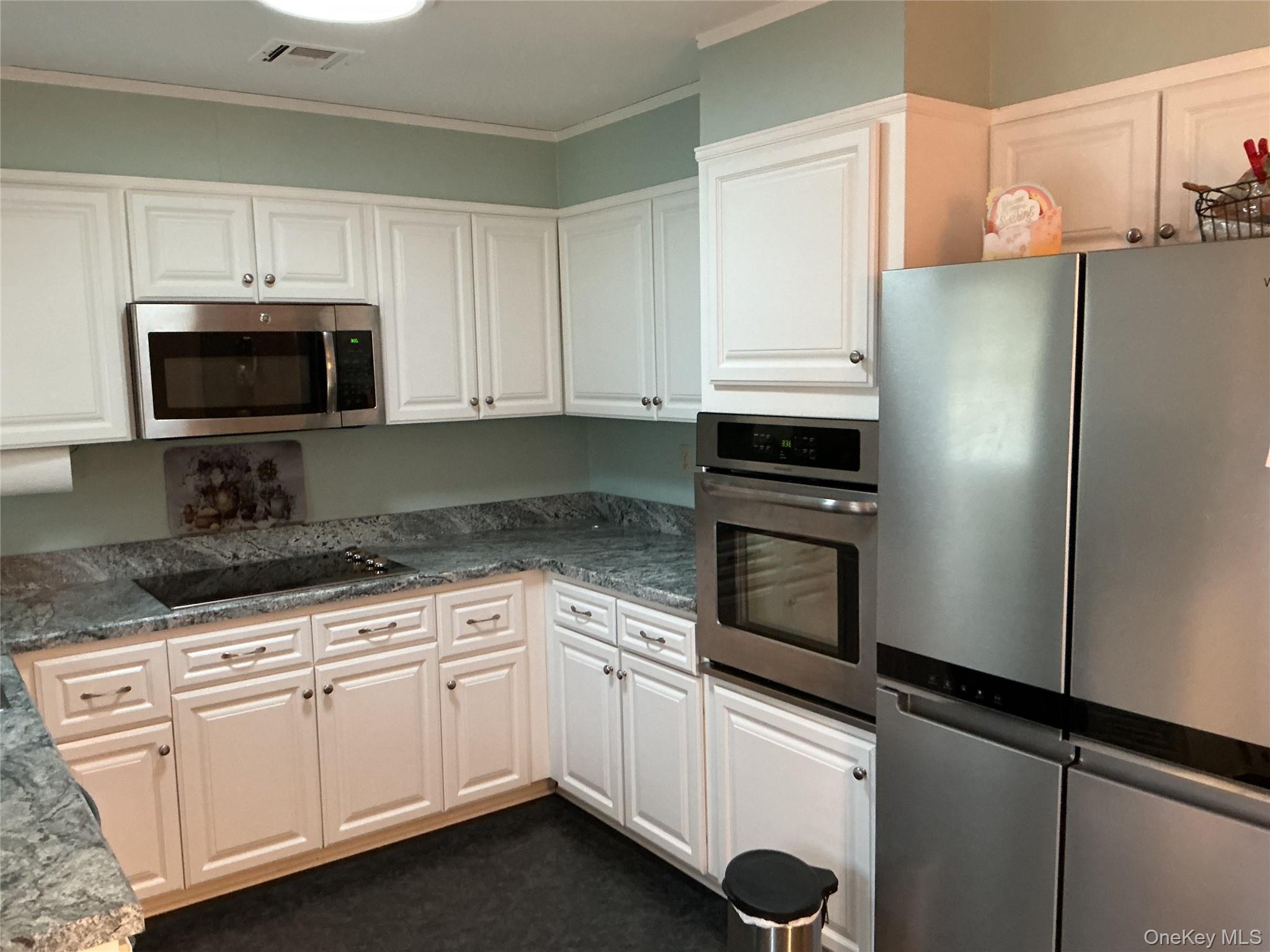 207 Woodbridge Drive # B, Ridge, NY 11961