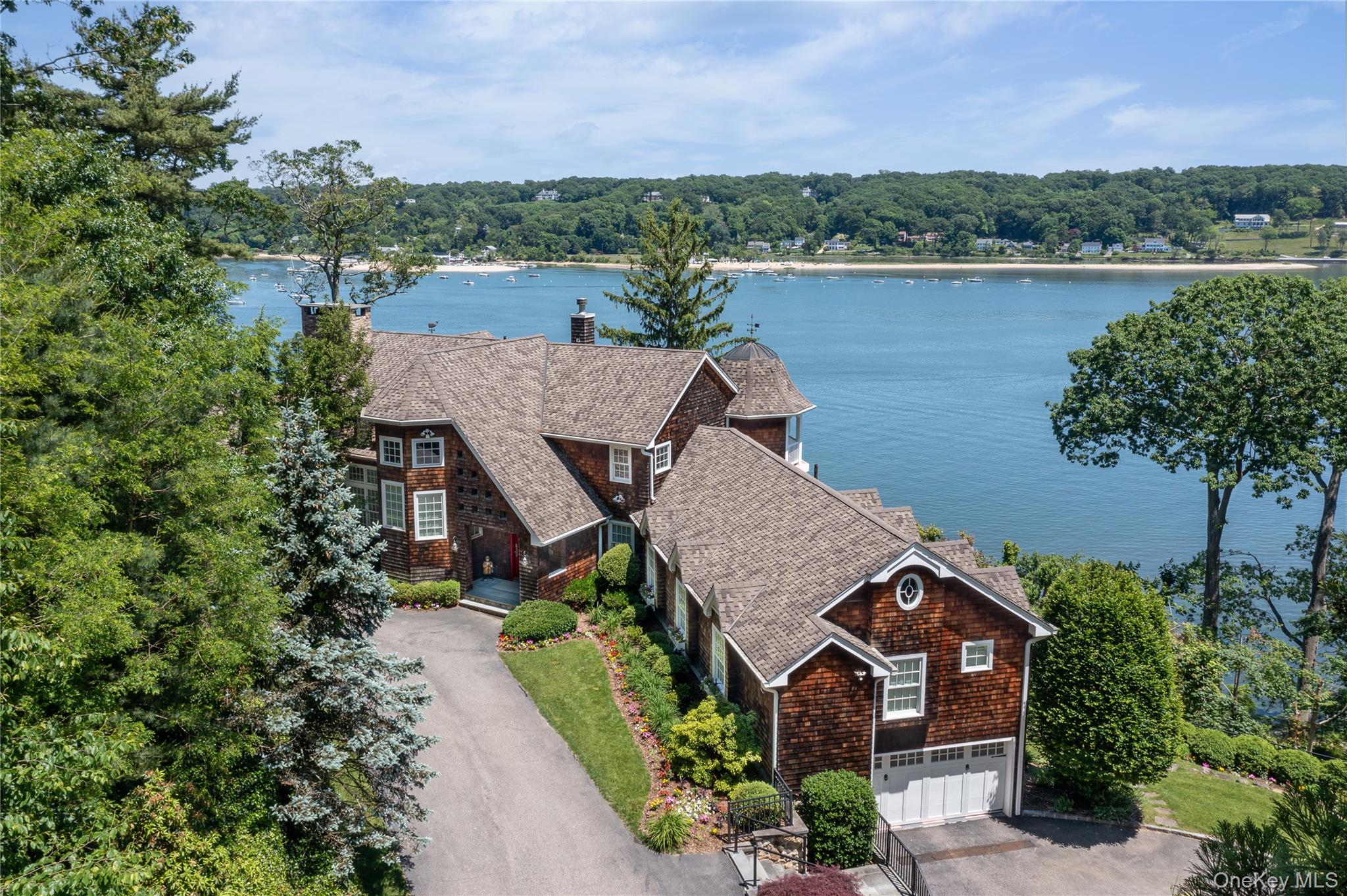 Laurel Hollow, NY 11791