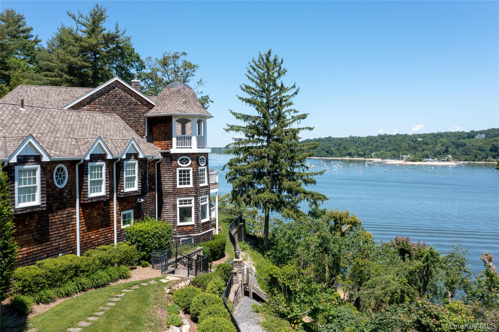 Laurel Hollow, NY 11791