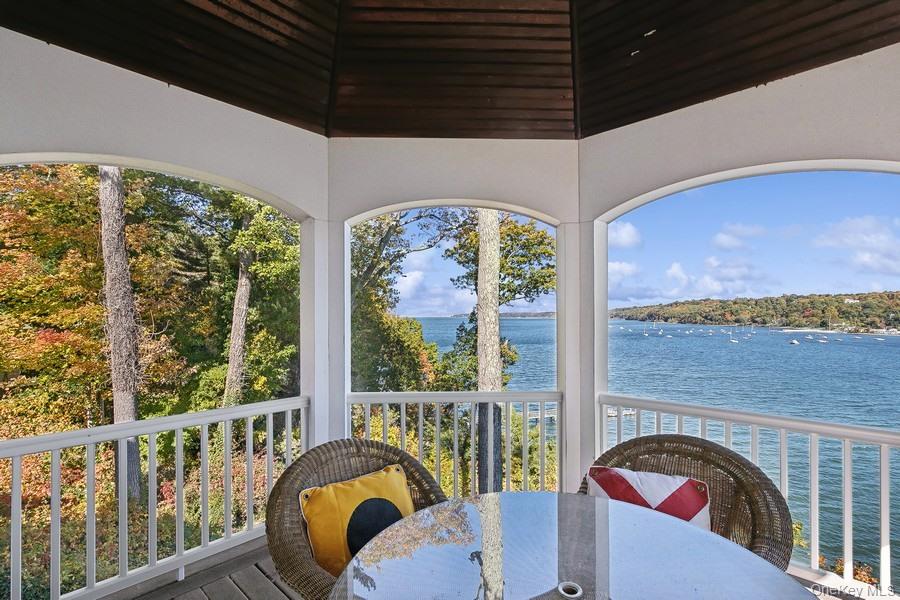 Laurel Hollow, NY 11791