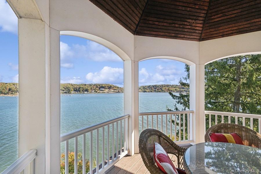 Laurel Hollow, NY 11791