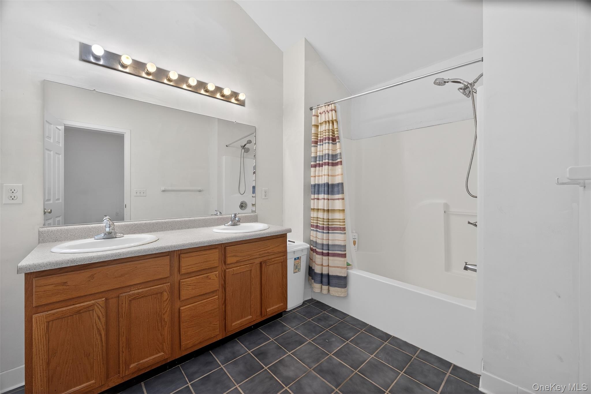 25 Alexander Drive, Washingtonville, NY 10992