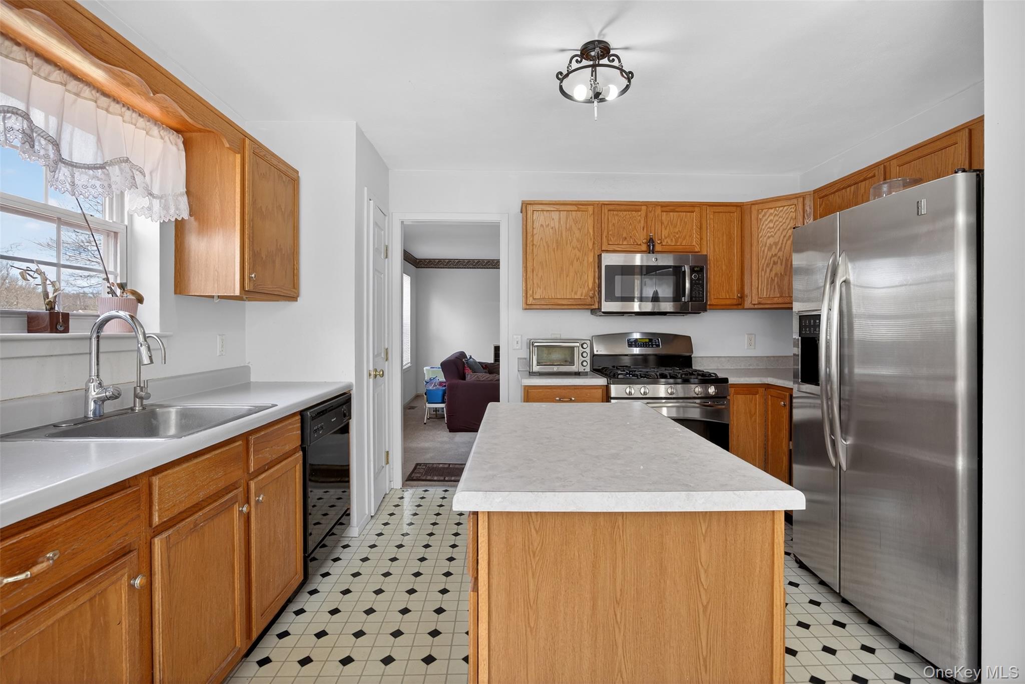 25 Alexander Drive, Washingtonville, NY 10992