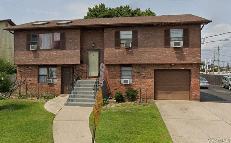 3 Midwood Avenue, Farmingdale, NY 11735