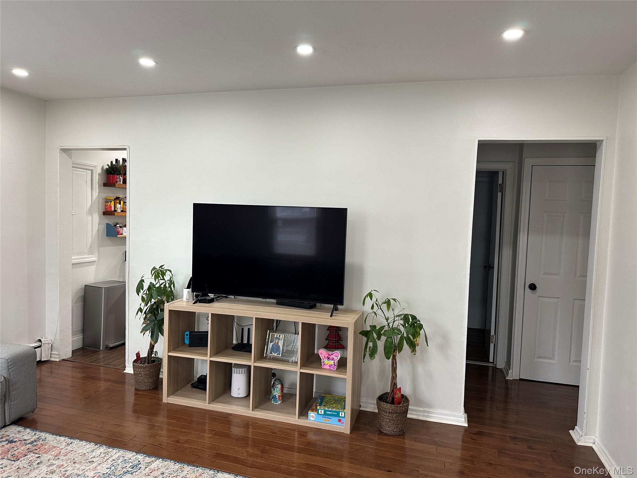 15 N Brook Drive, Valley Stream, NY 11581